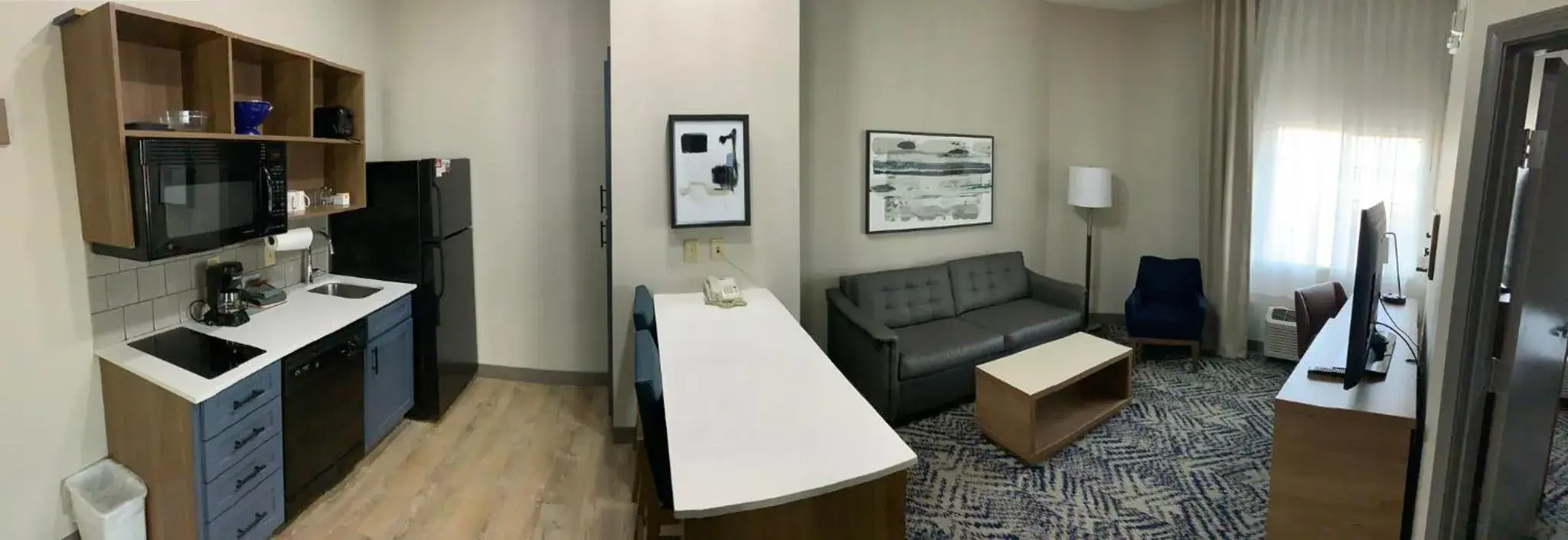 Photo of the whole room, Seating Area in Candlewood Suites Oklahoma City-Moore