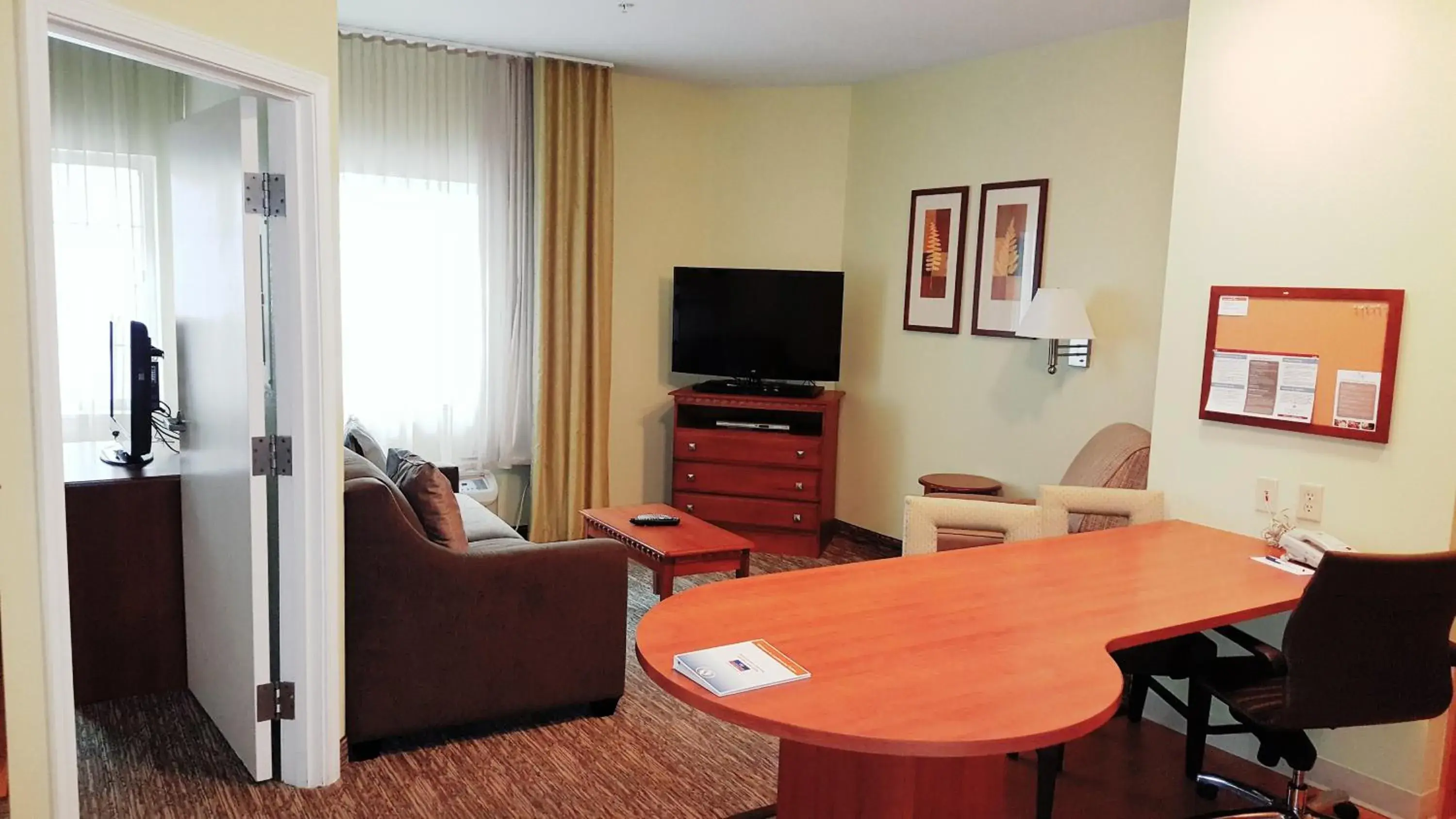 Photo of the whole room, TV/Entertainment Center in Candlewood Suites Oklahoma City-Moore