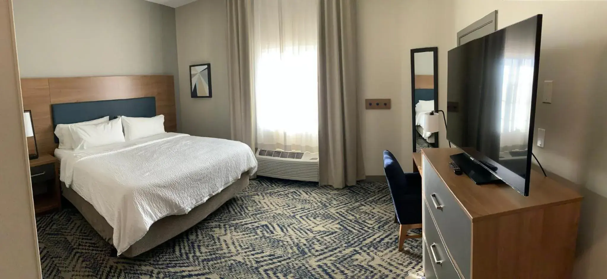 Photo of the whole room, Bed in Candlewood Suites Oklahoma City-Moore