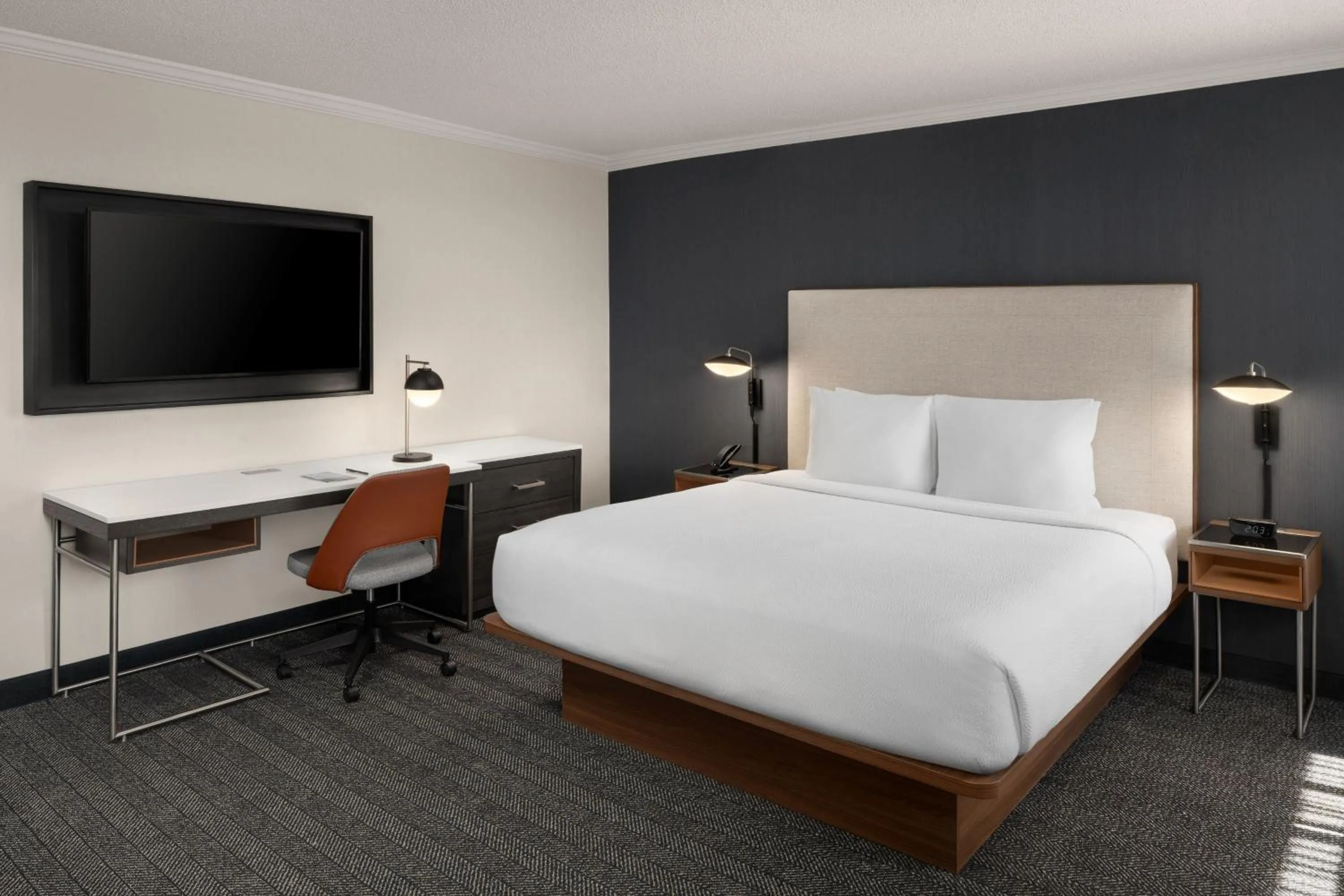 Bedroom, Bed in Courtyard New Haven at Yale