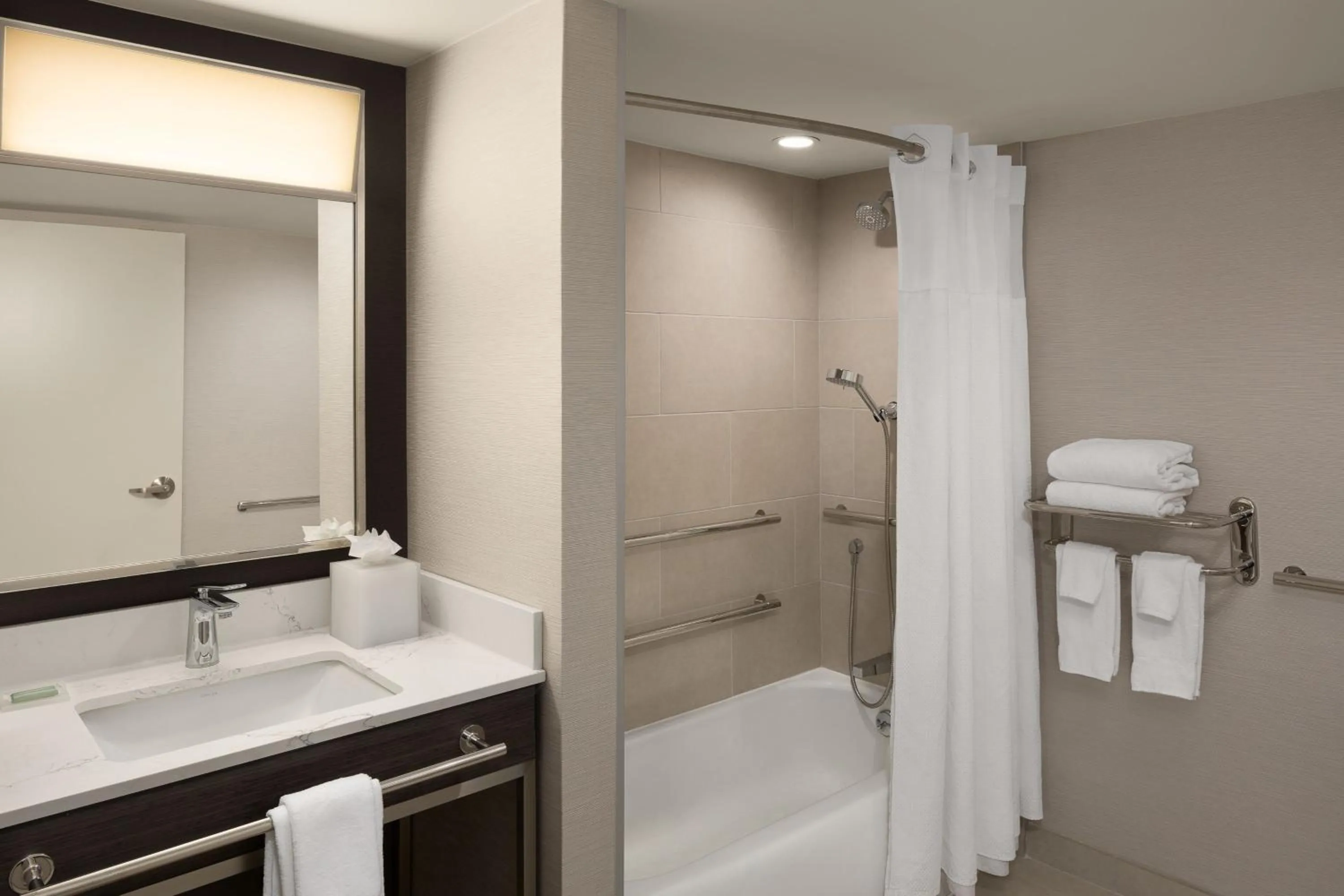 Lounge or bar in Courtyard New Haven at Yale