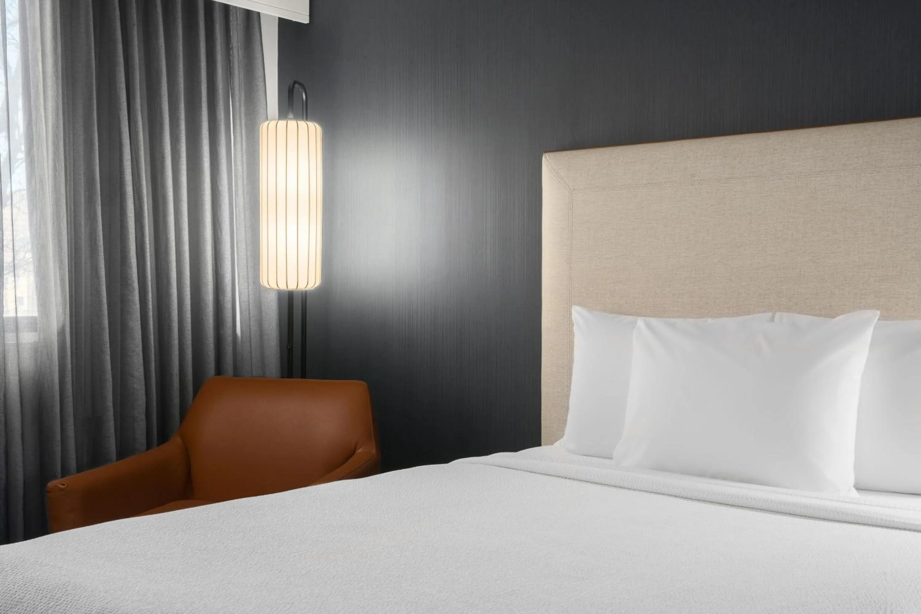 Photo of the whole room, Bed in Courtyard New Haven at Yale