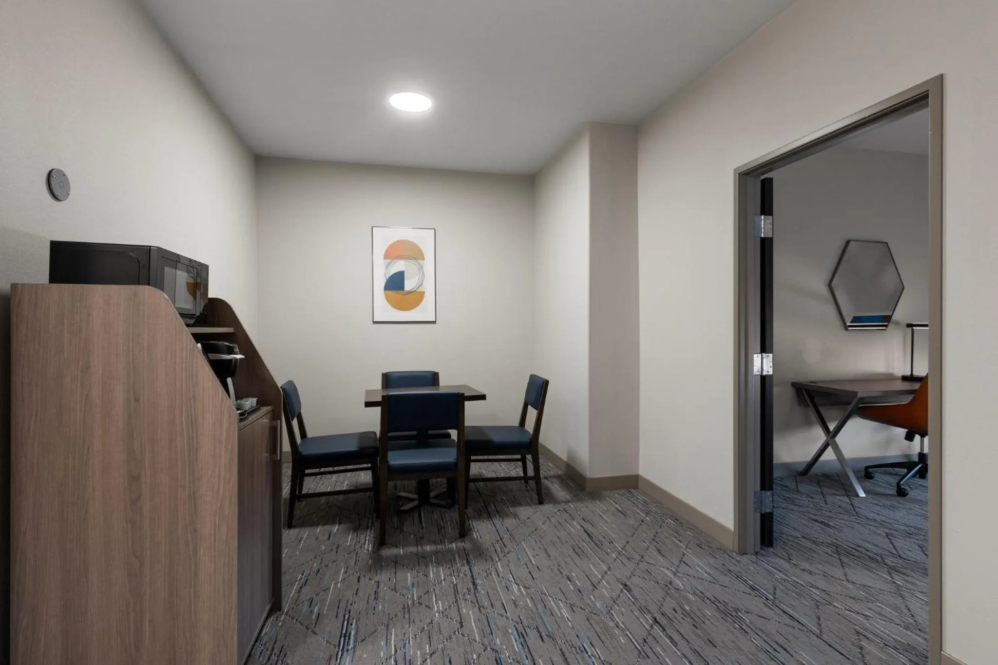 Photo of the whole room in Holiday Inn Express & Suites Oklahoma City NW - Quail Springs by IHG