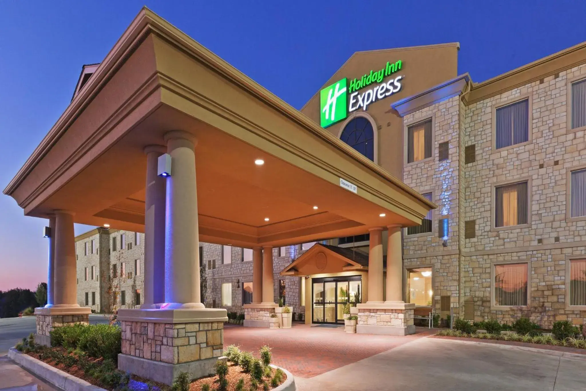 Property building in Holiday Inn Express & Suites Oklahoma City NW - Quail Springs by IHG Property building in Holiday Inn Express & Suites Oklahoma City NW - Quail Springs by IHG