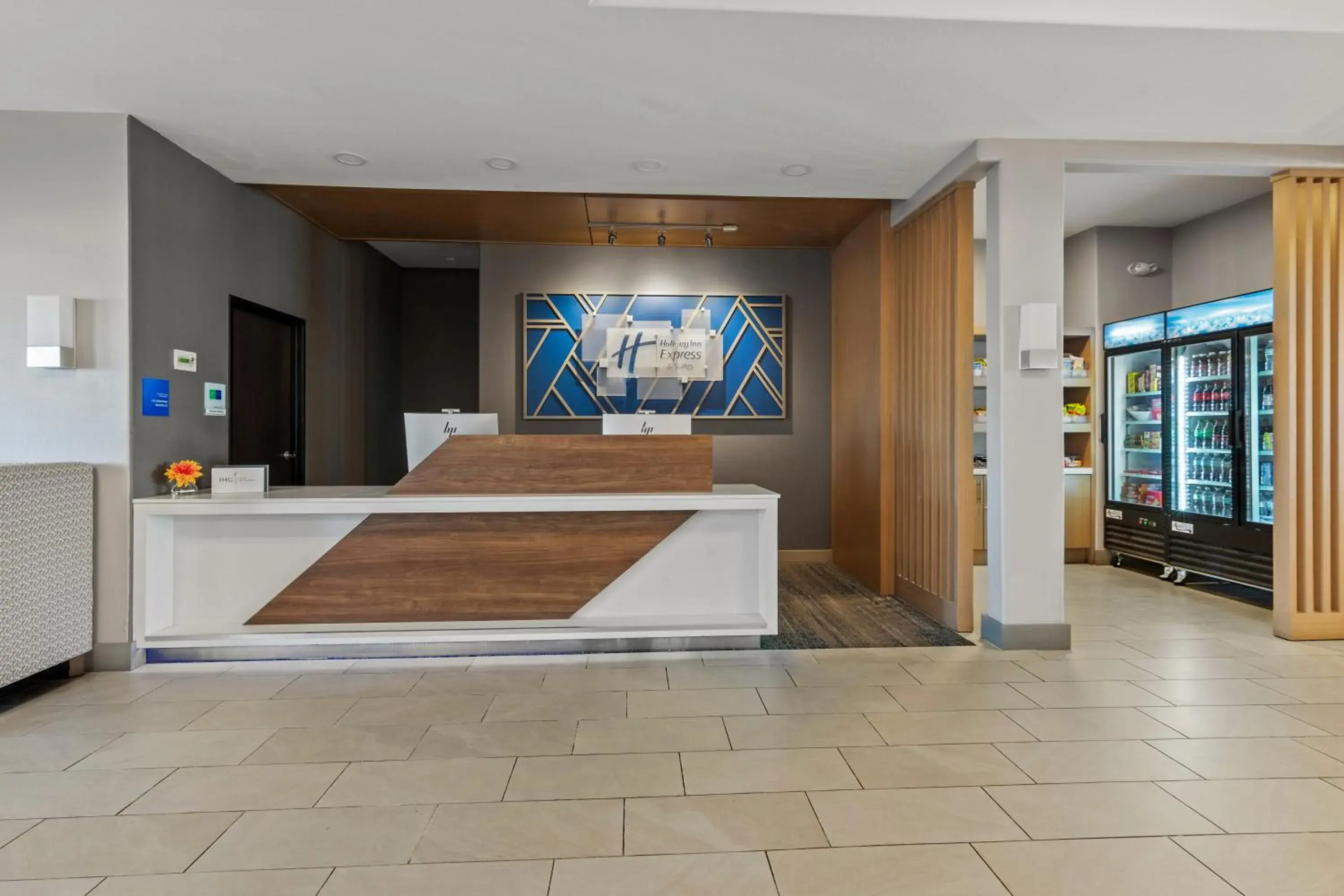 Lobby or reception, Bed in Holiday Inn Express & Suites Oklahoma City NW - Quail Springs by IHG Lobby or reception, Bed in Holiday Inn Express & Suites Oklahoma City NW - Quail Springs by IHG