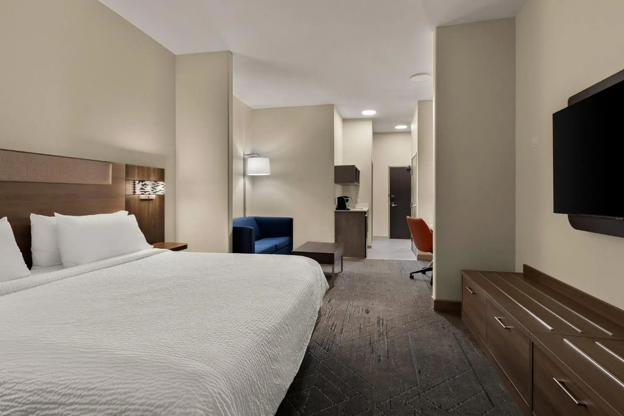 Photo of the whole room, Bed in Holiday Inn Express & Suites Oklahoma City NW - Quail Springs by IHG Photo of the whole room, Bed in Holiday Inn Express & Suites Oklahoma City NW - Quail Springs by IHG