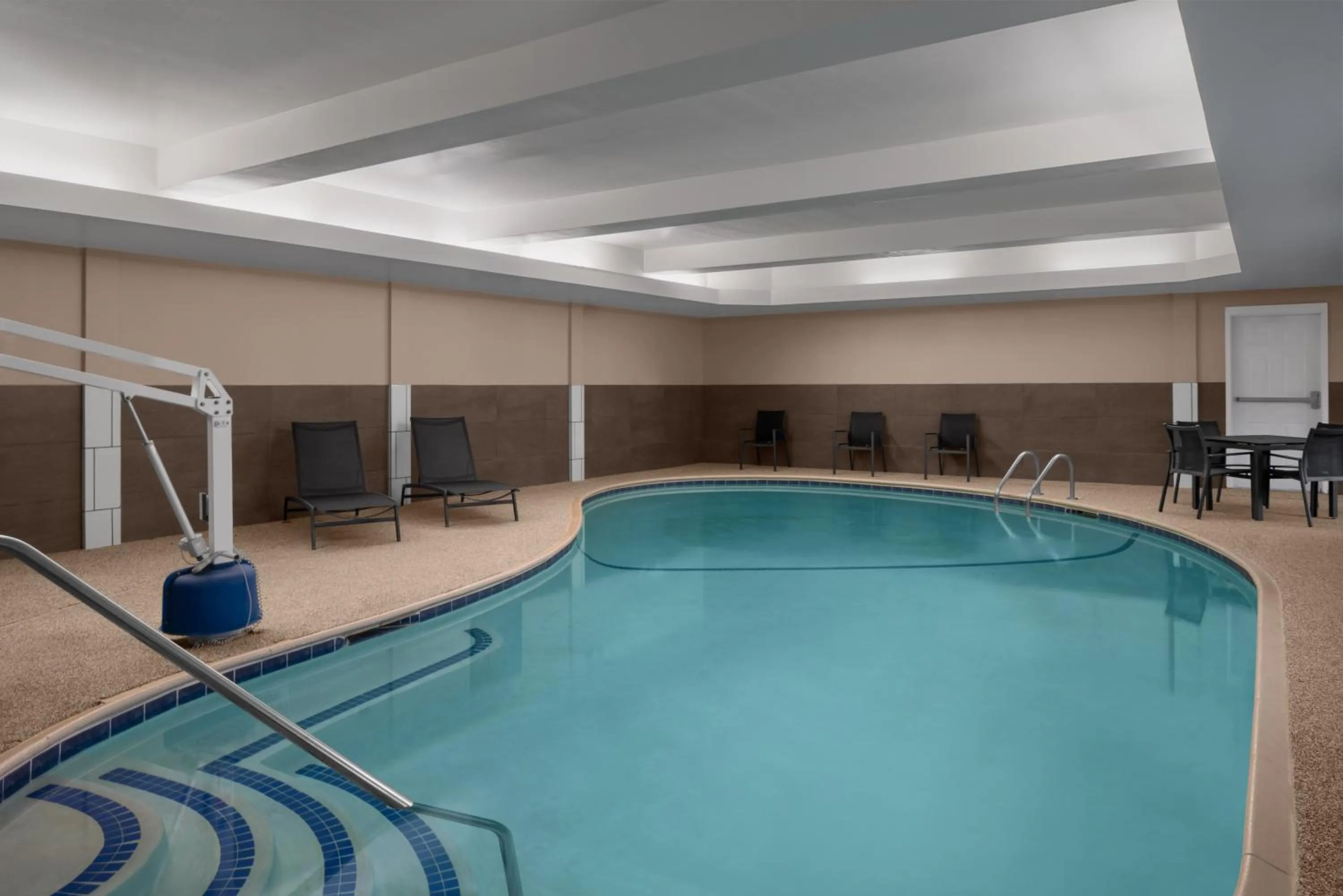 Swimming pool in Residence Inn Boston Dedham