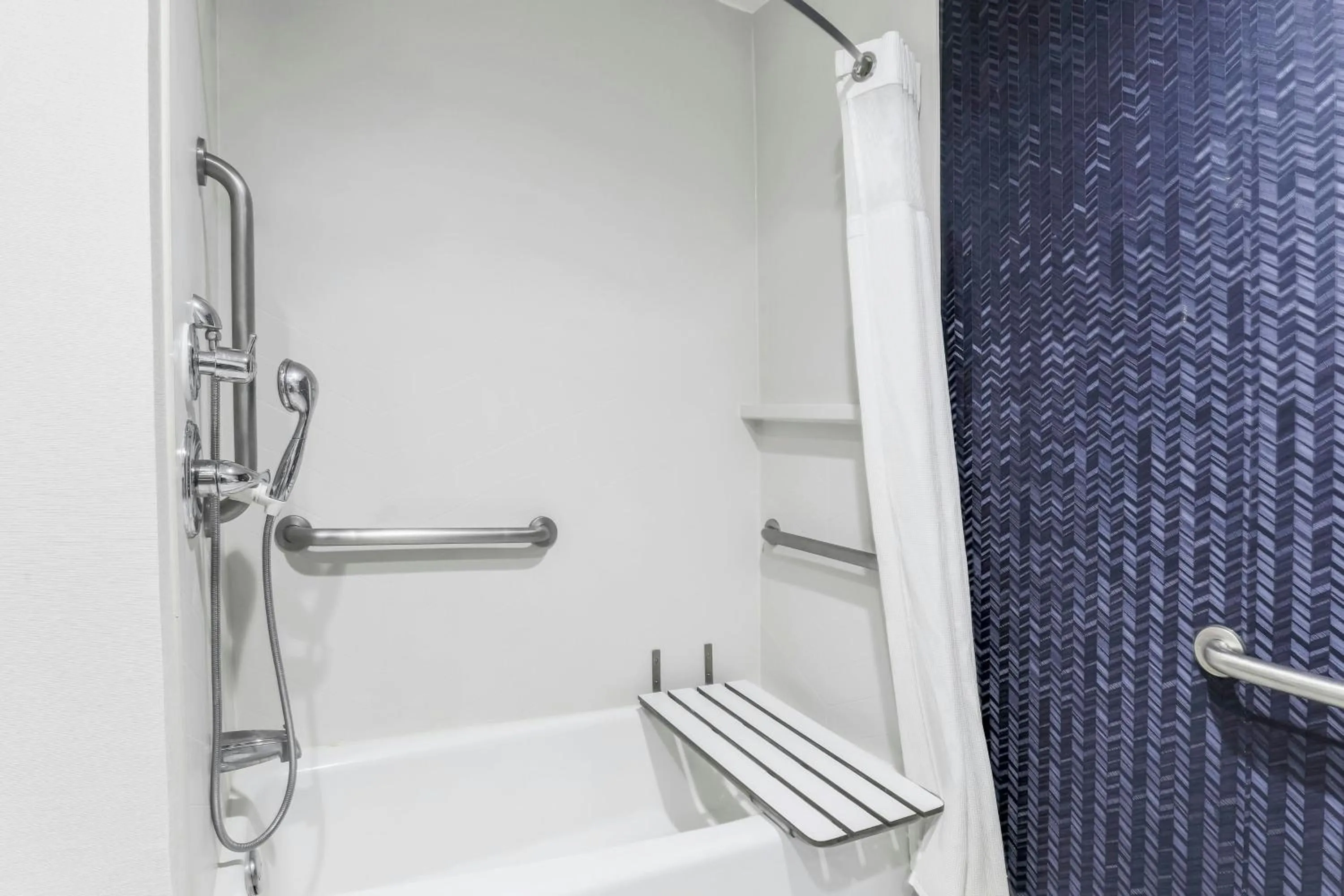 Bathroom in Fairfield Inn and Suites by Marriott San Jose Airport