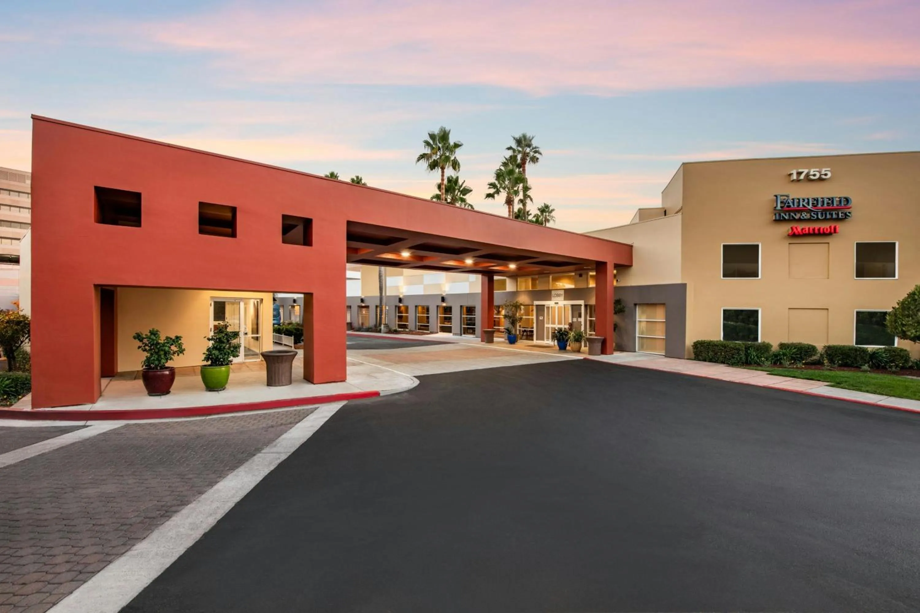 Property building in Fairfield Inn and Suites by Marriott San Jose Airport