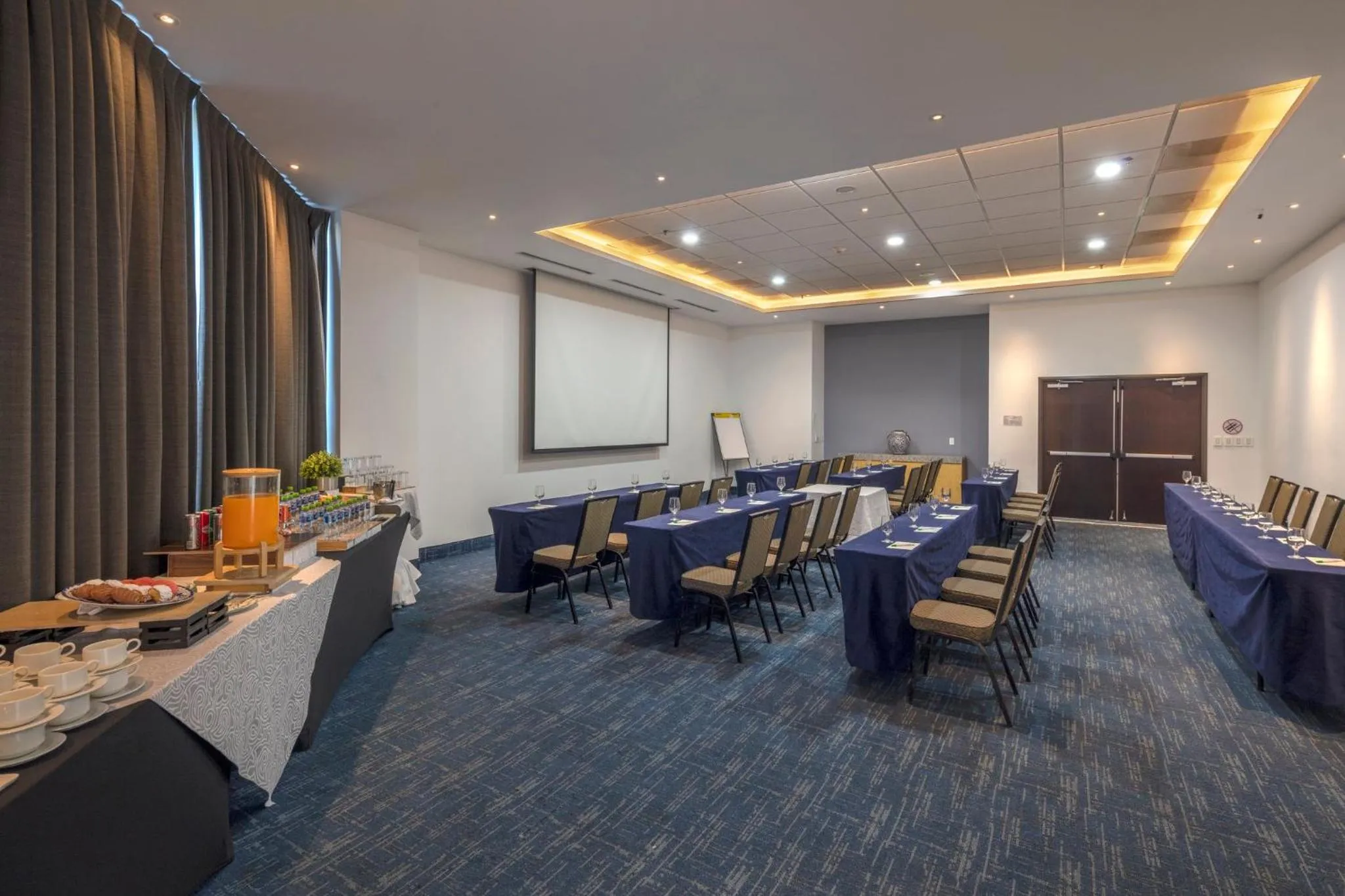 Meeting/conference room in Holiday Inn Puebla La Noria by IHG