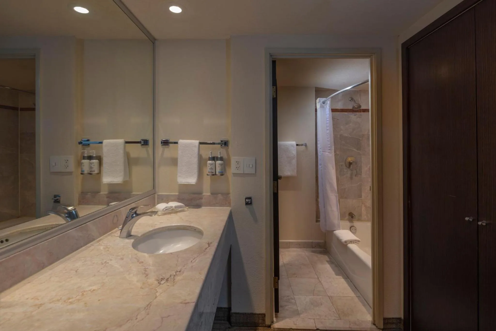 Bathroom in Holiday Inn Puebla La Noria by IHG