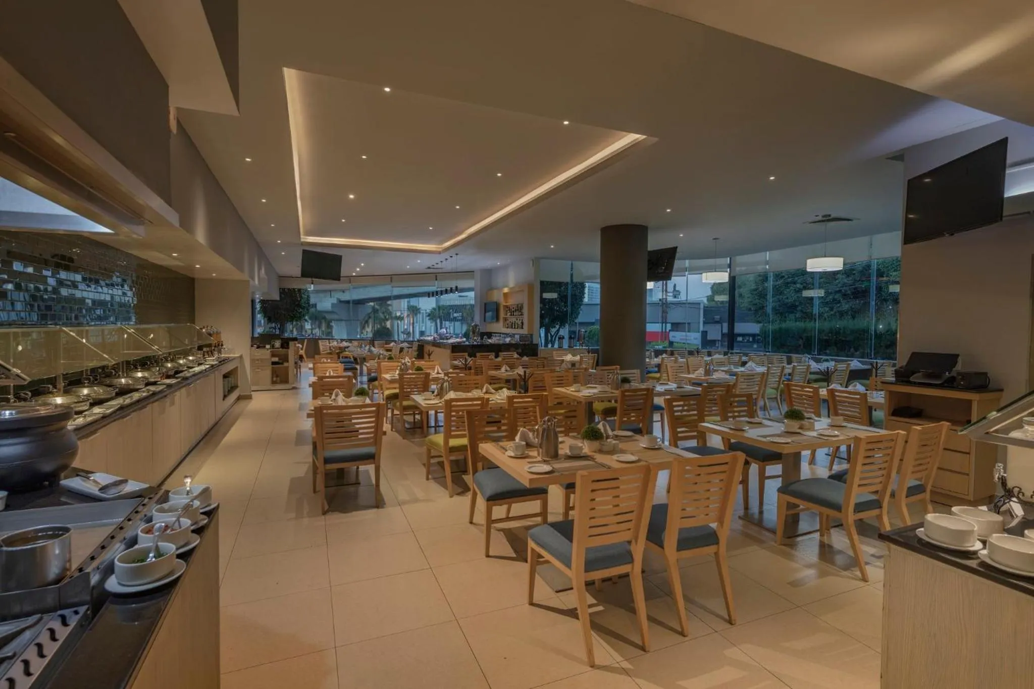 Restaurant/places to eat in Holiday Inn Puebla La Noria by IHG