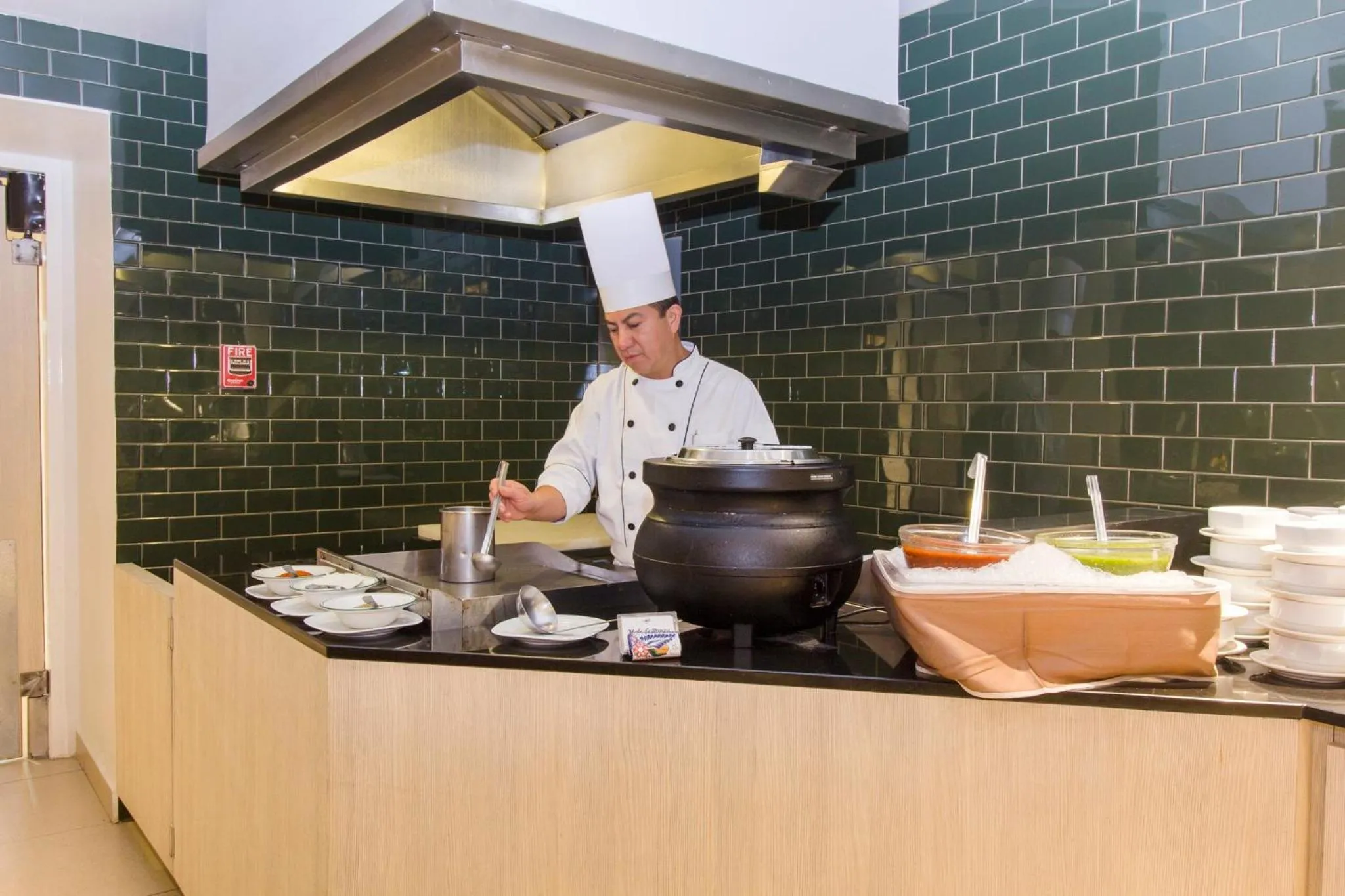 Restaurant/places to eat in Holiday Inn Puebla La Noria by IHG