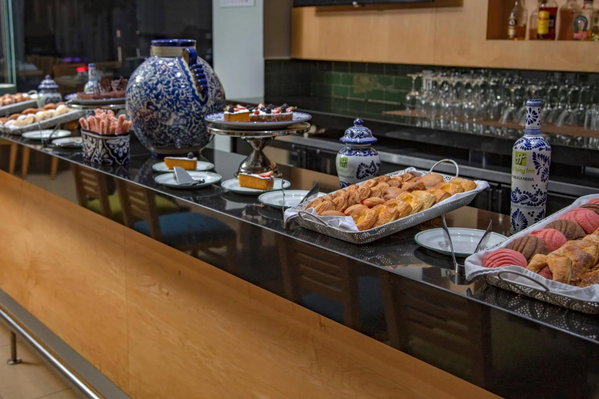 Restaurant/places to eat in Holiday Inn Puebla La Noria by IHG