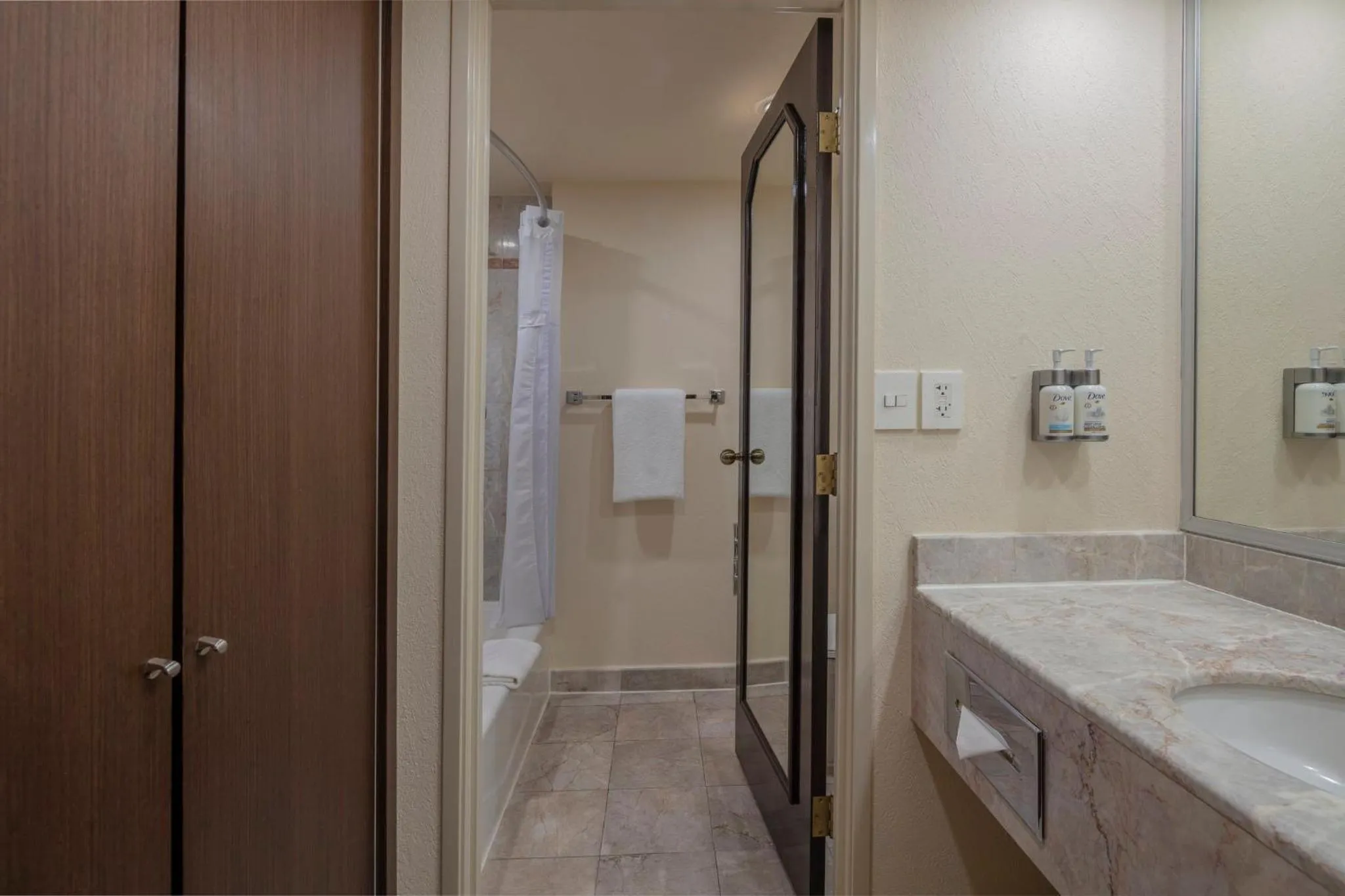 Bathroom in Holiday Inn Puebla La Noria by IHG