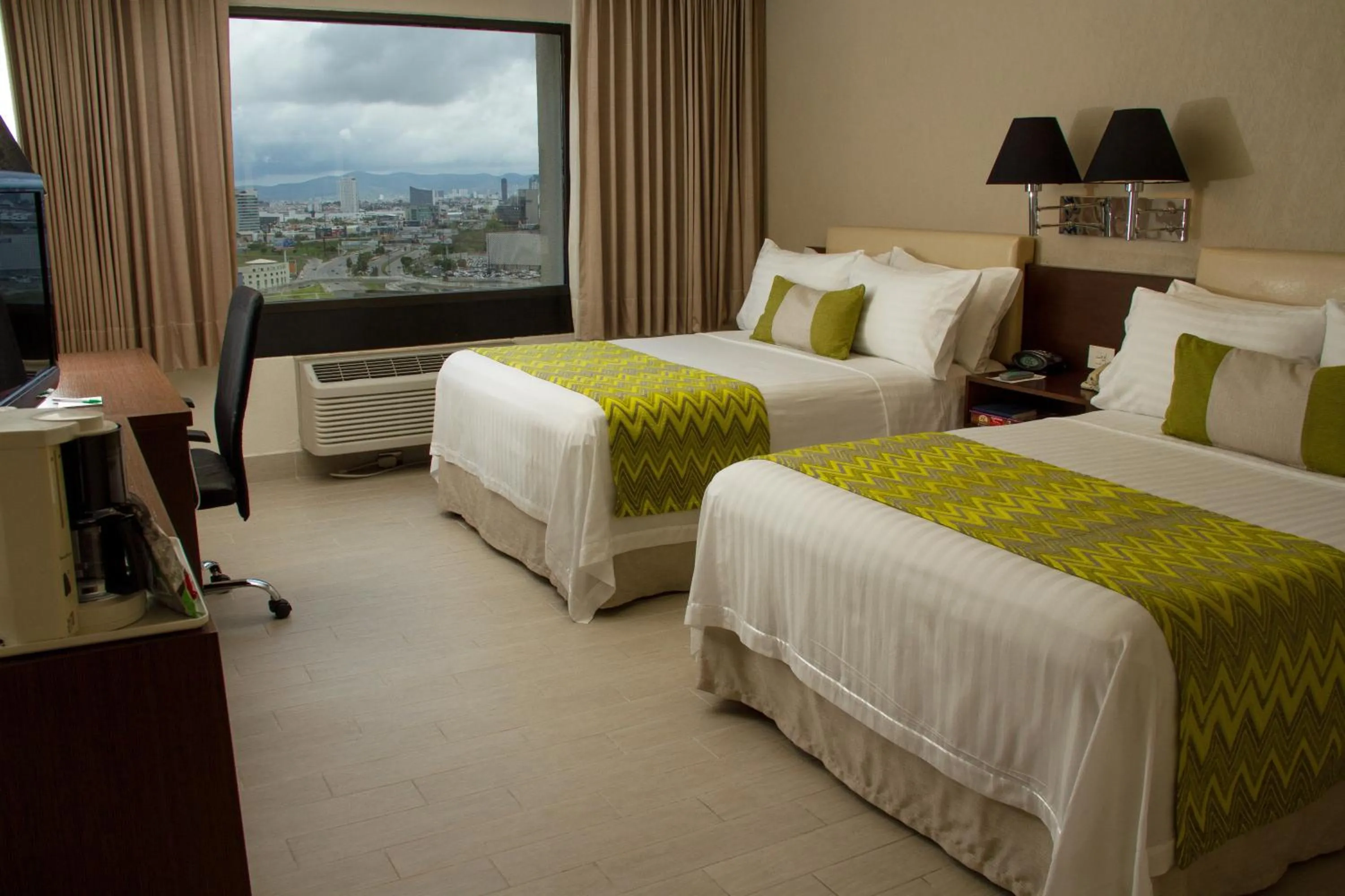 Photo of the whole room, Bed in Holiday Inn Puebla La Noria by IHG