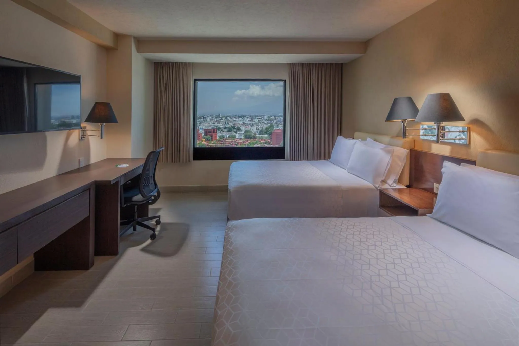 Photo of the whole room, Bed in Holiday Inn Puebla La Noria by IHG