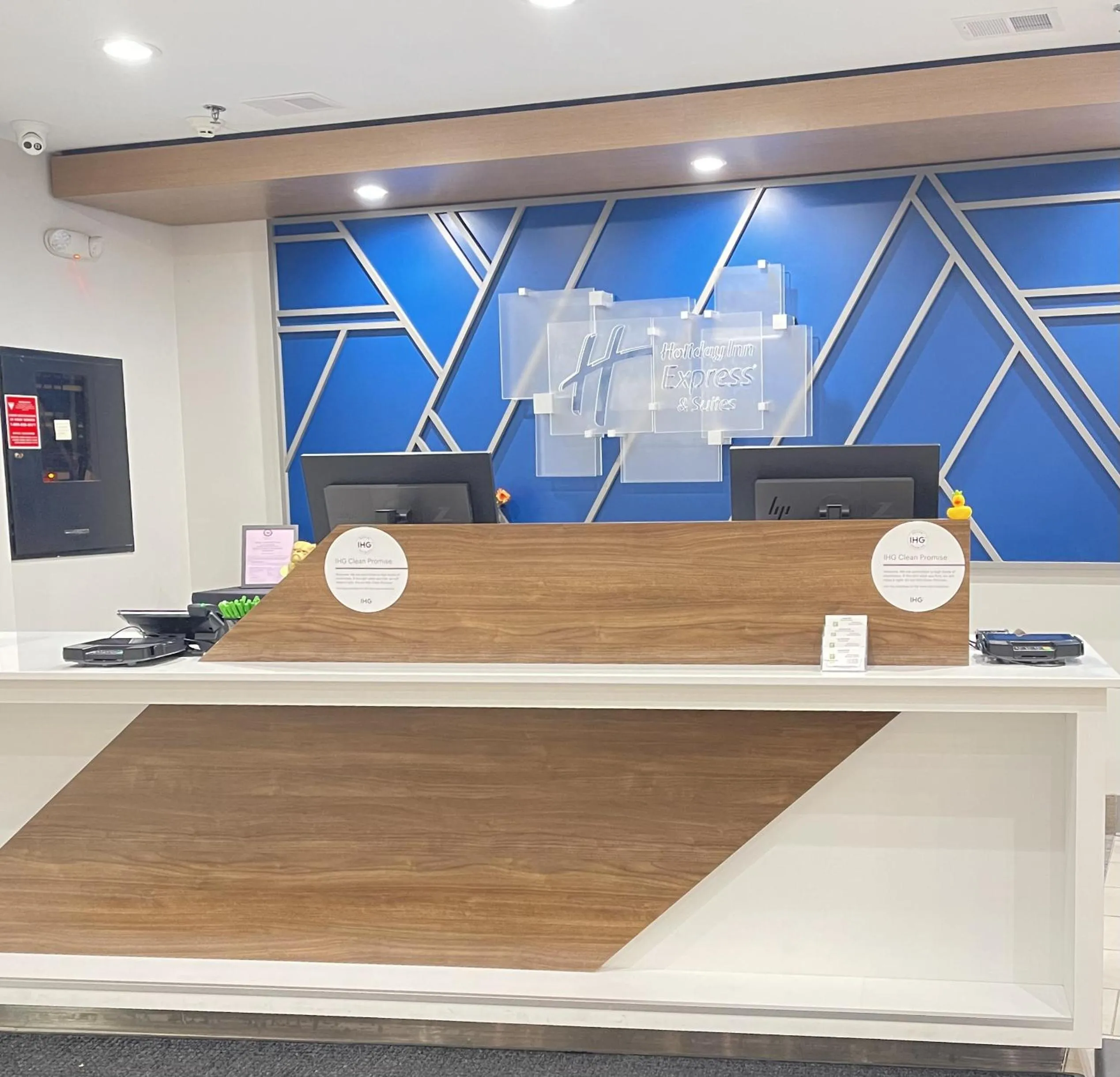 Lobby or reception in Holiday Inn Express Big Rapids by IHG