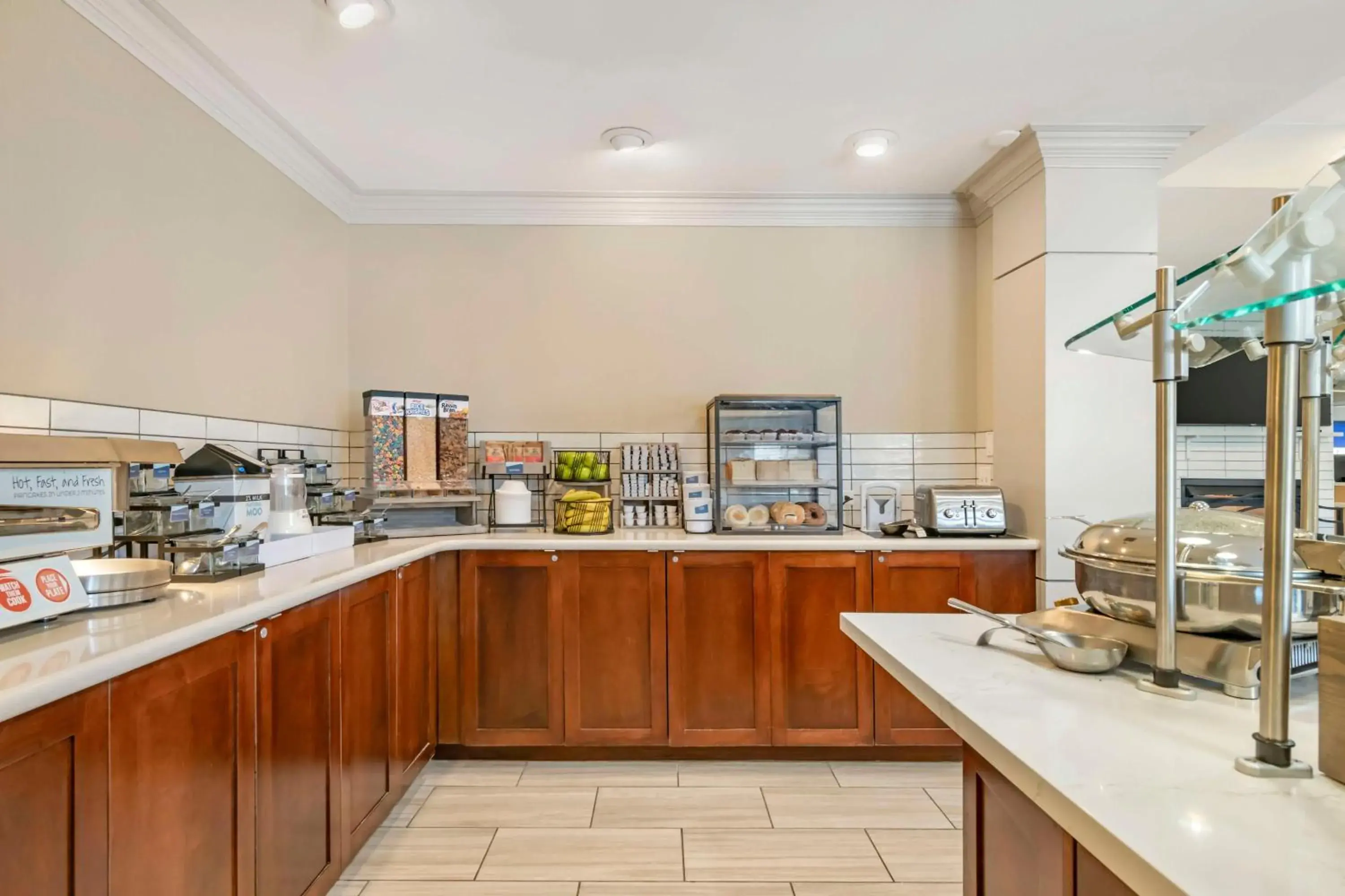 Breakfast in Sonesta ES Suites Dulles Airport Breakfast in Sonesta ES Suites Dulles Airport