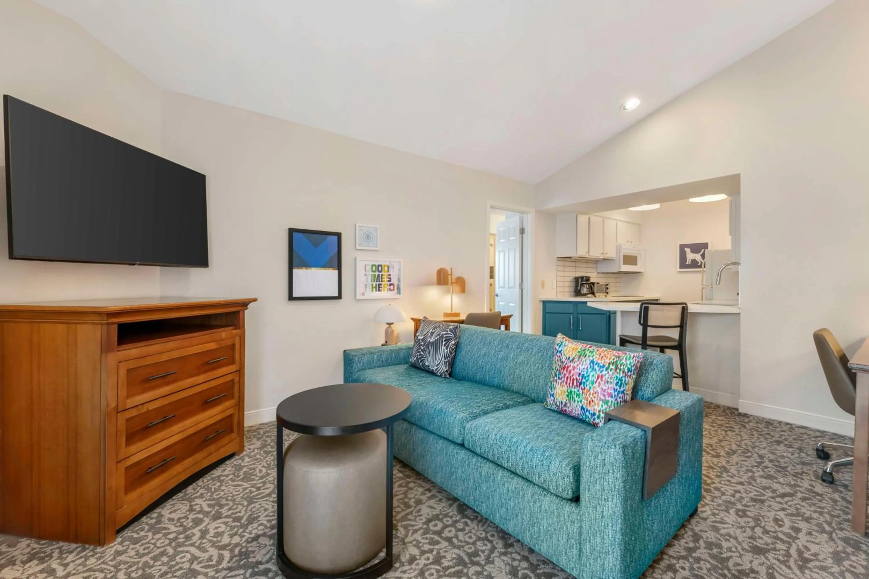 Photo of the whole room in Sonesta ES Suites Dulles Airport