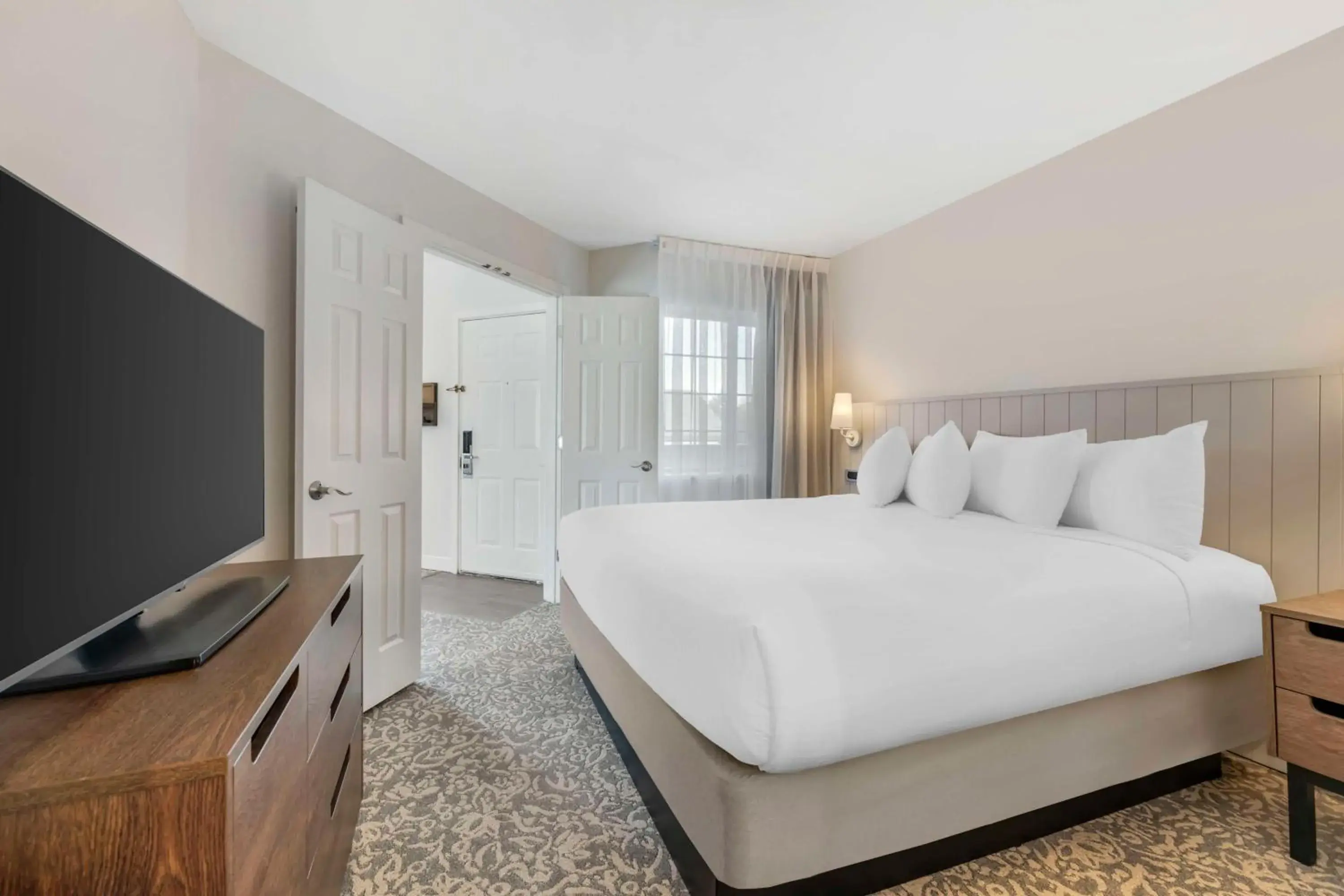 Photo of the whole room, Bed in Sonesta ES Suites Dulles Airport Photo of the whole room, Bed in Sonesta ES Suites Dulles Airport