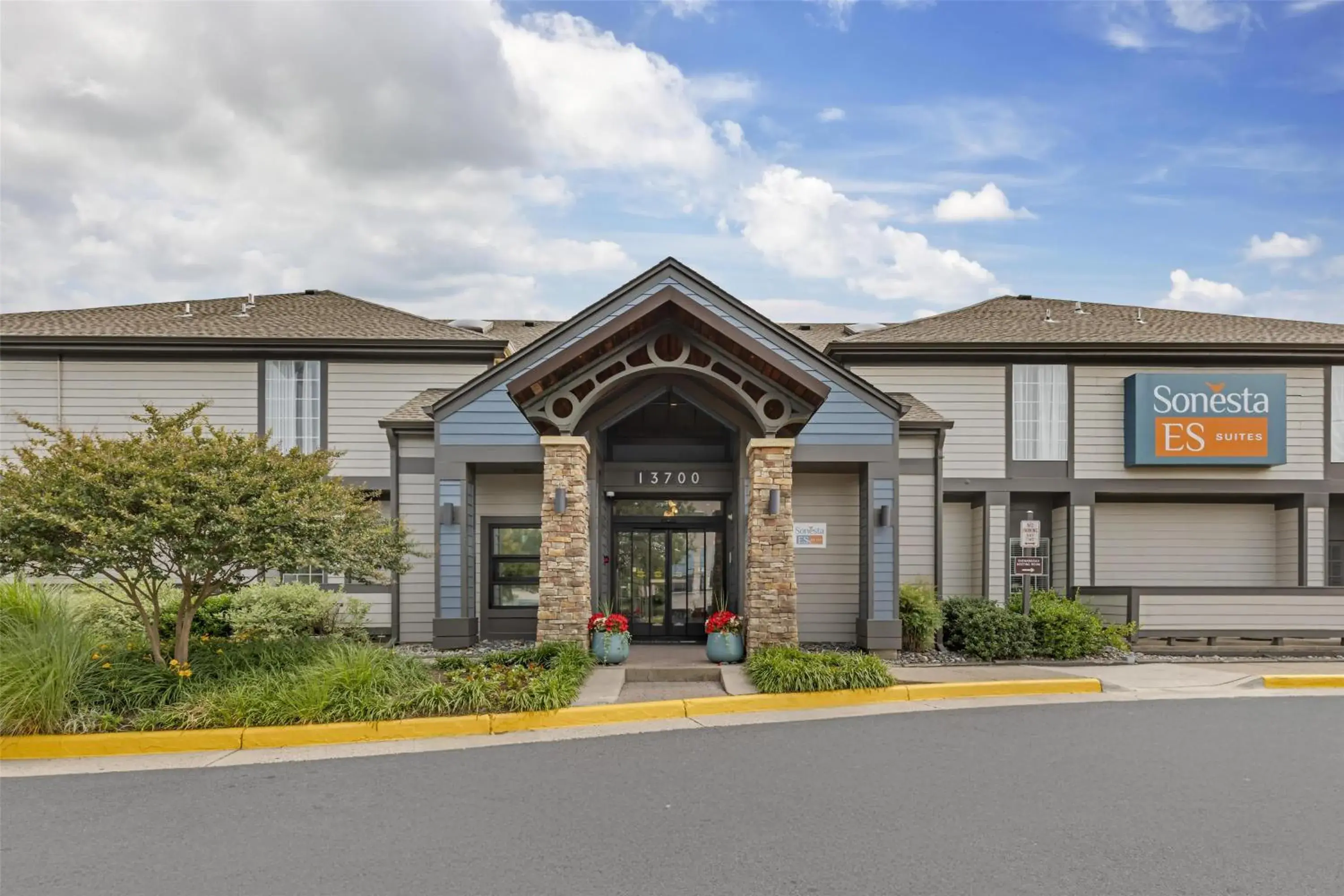 Property building in Sonesta ES Suites Dulles Airport Property building in Sonesta ES Suites Dulles Airport