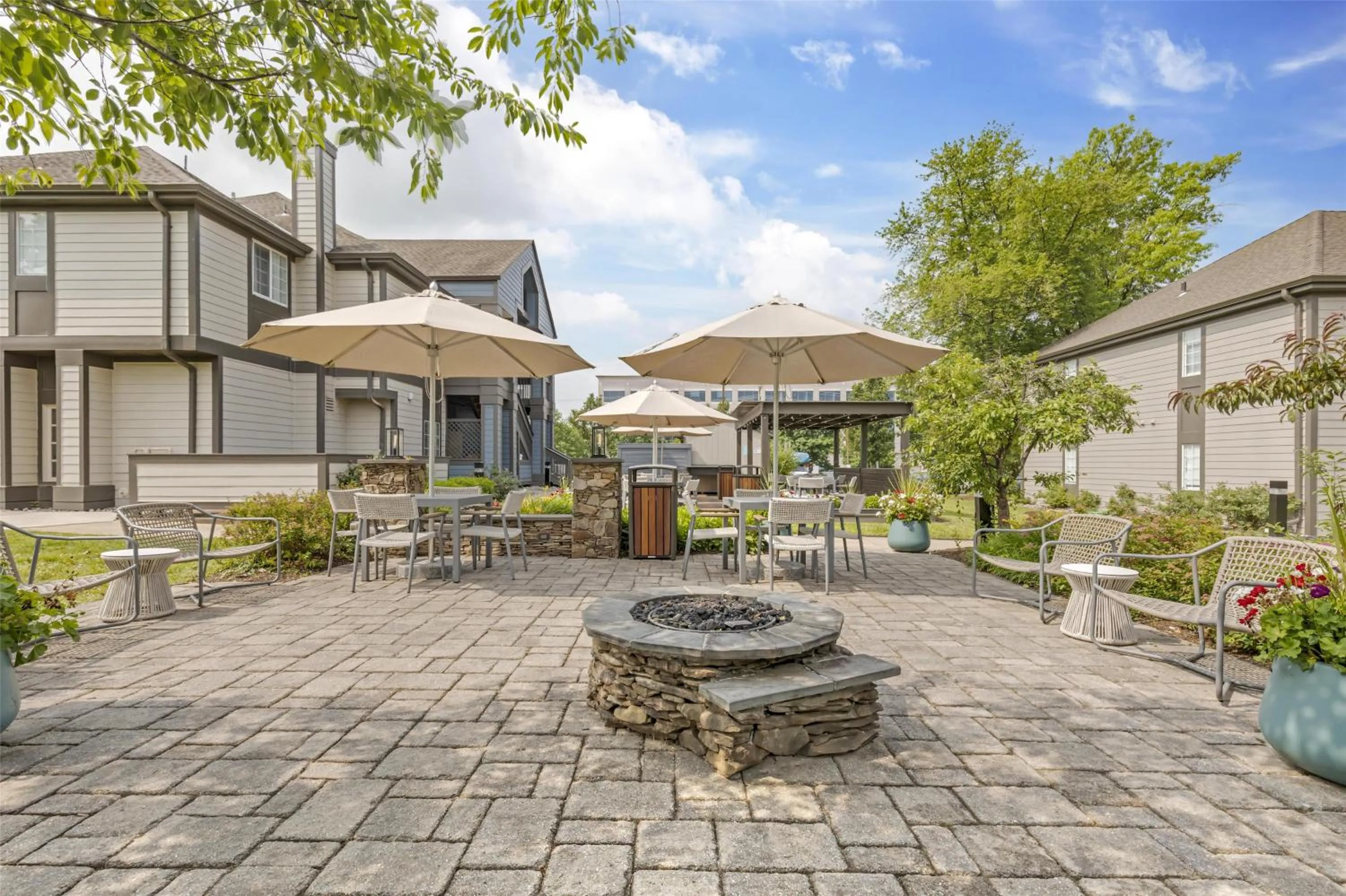 Property building in Sonesta ES Suites Dulles Airport