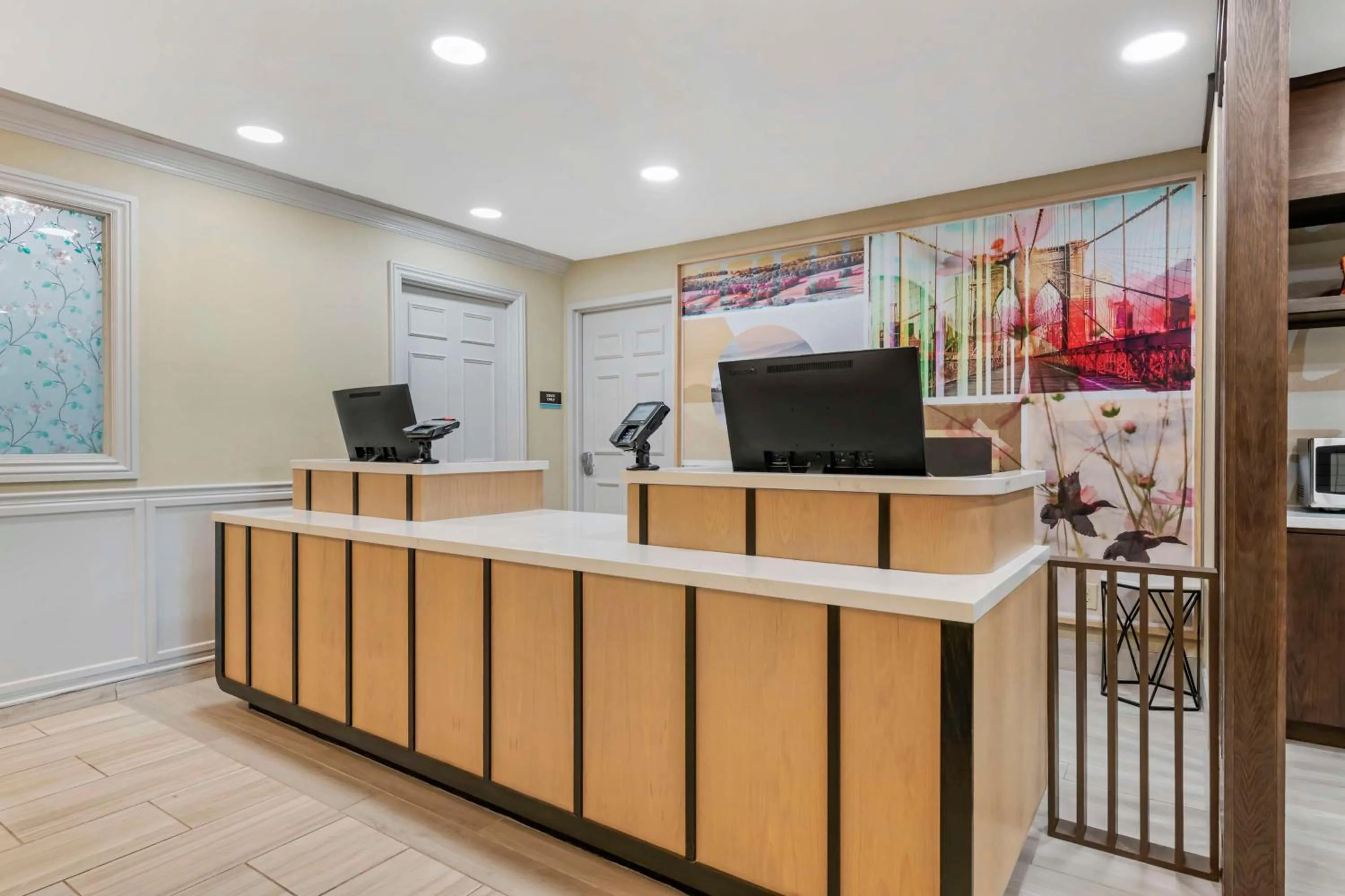 Lobby or reception in Sonesta ES Suites Dulles Airport