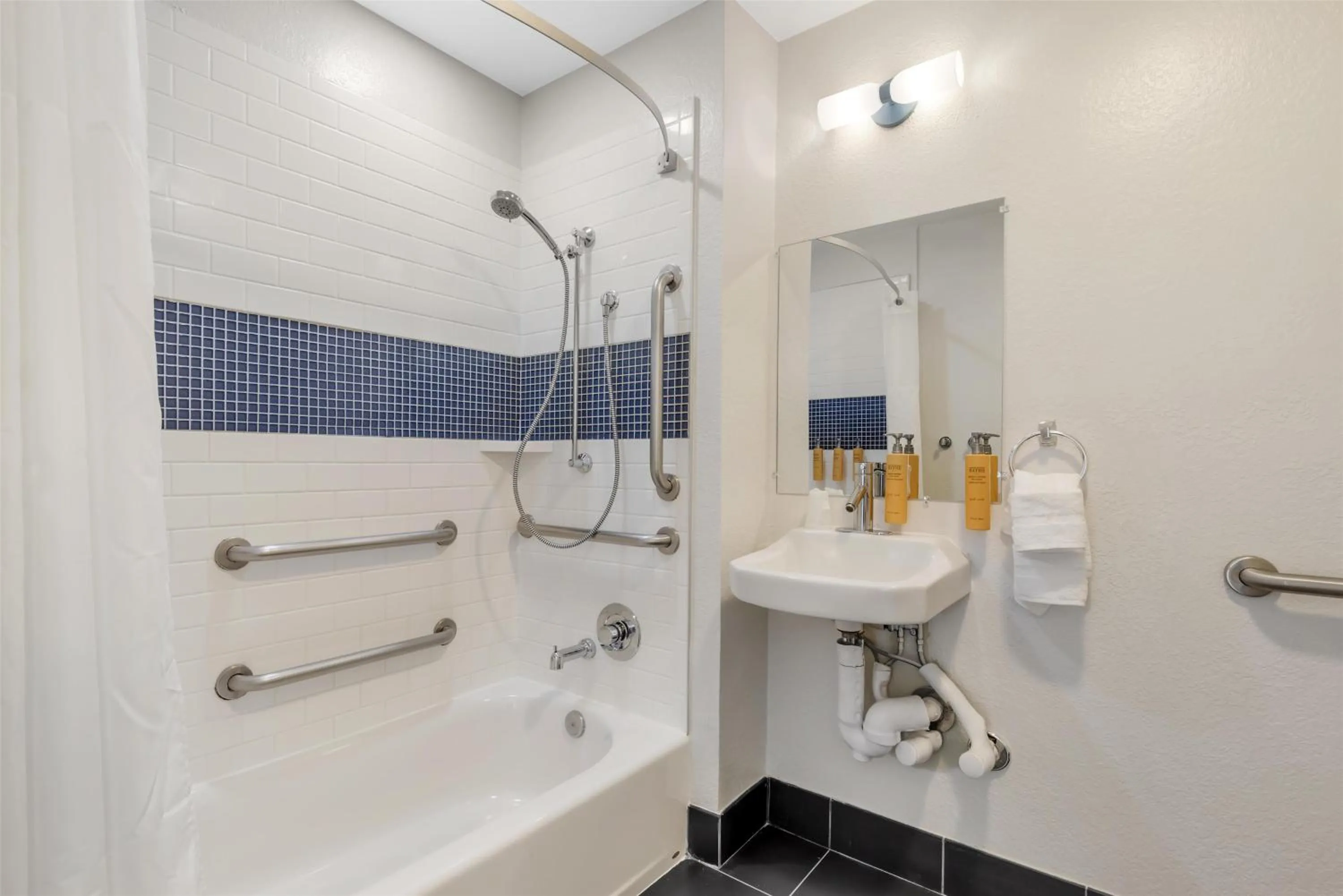 Bathroom in Sonesta ES Suites Dulles Airport