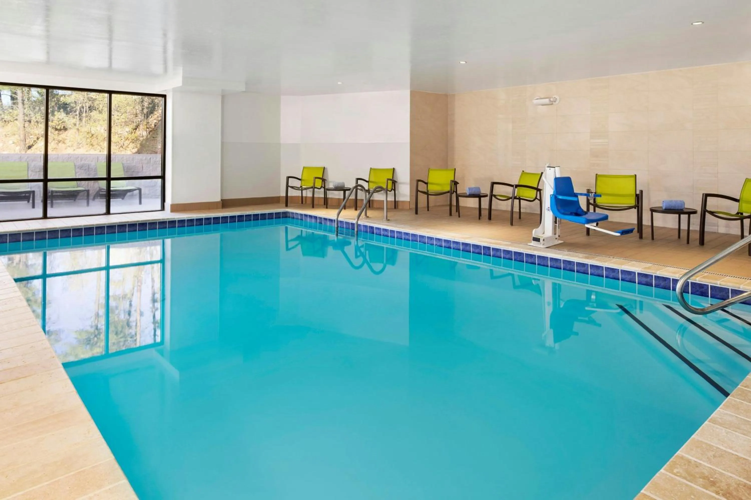 Swimming pool in SpringHill Suites Flagstaff