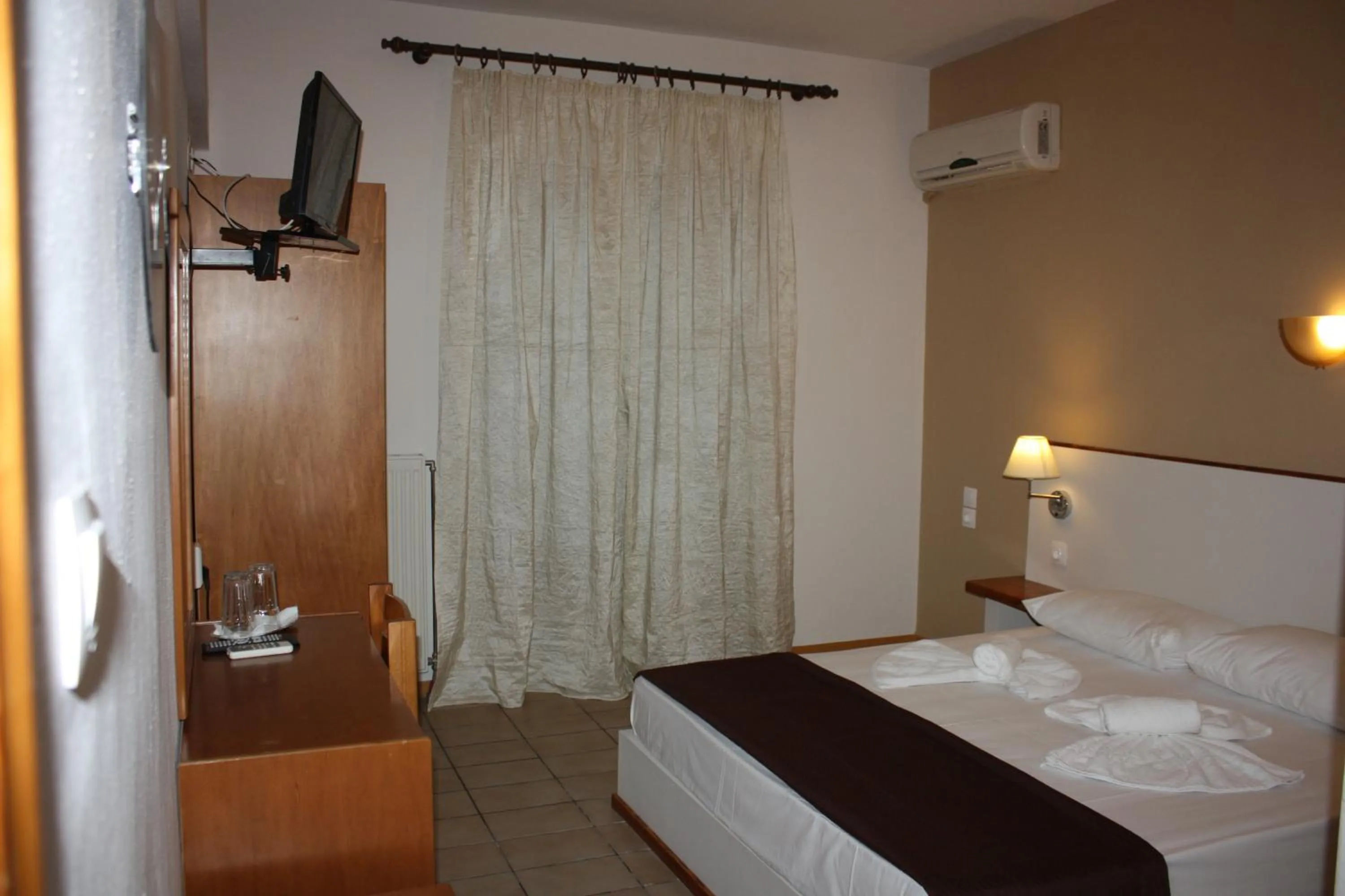 Bedroom in Vanta Hotel