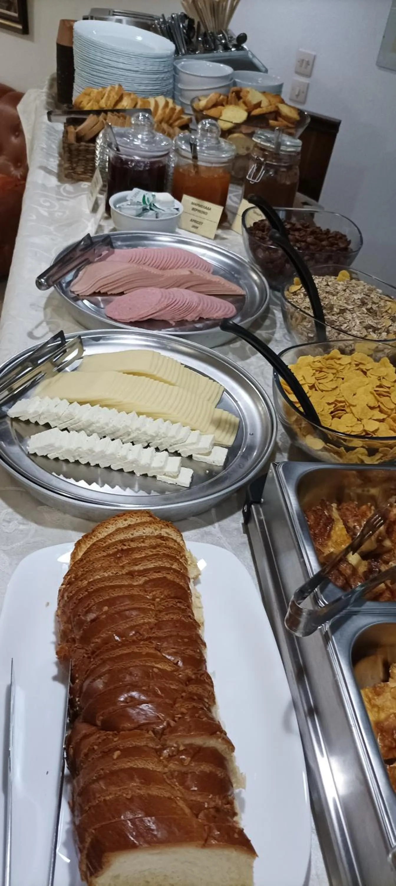 Buffet breakfast in Vanta Hotel