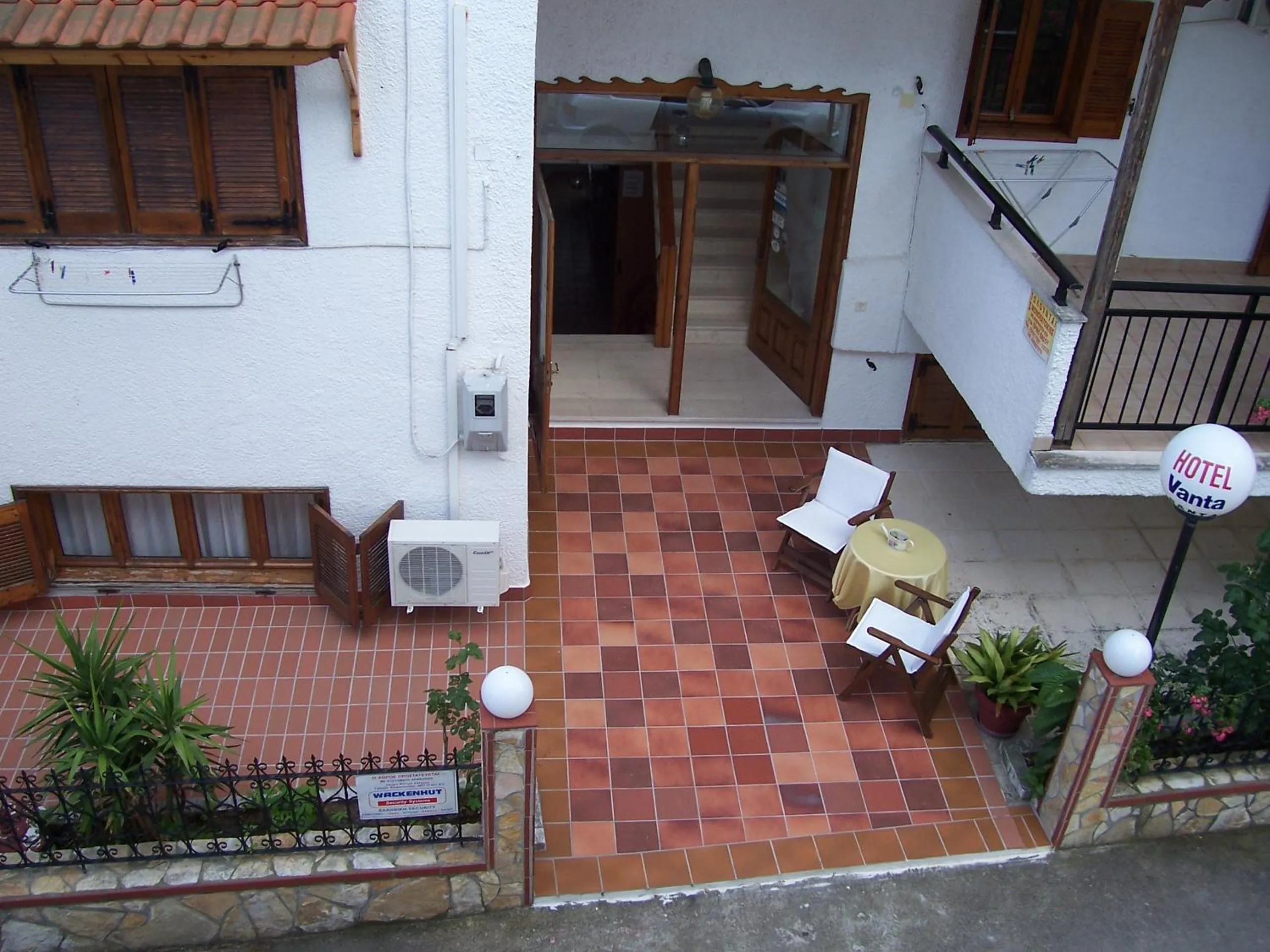 Patio in Vanta Hotel