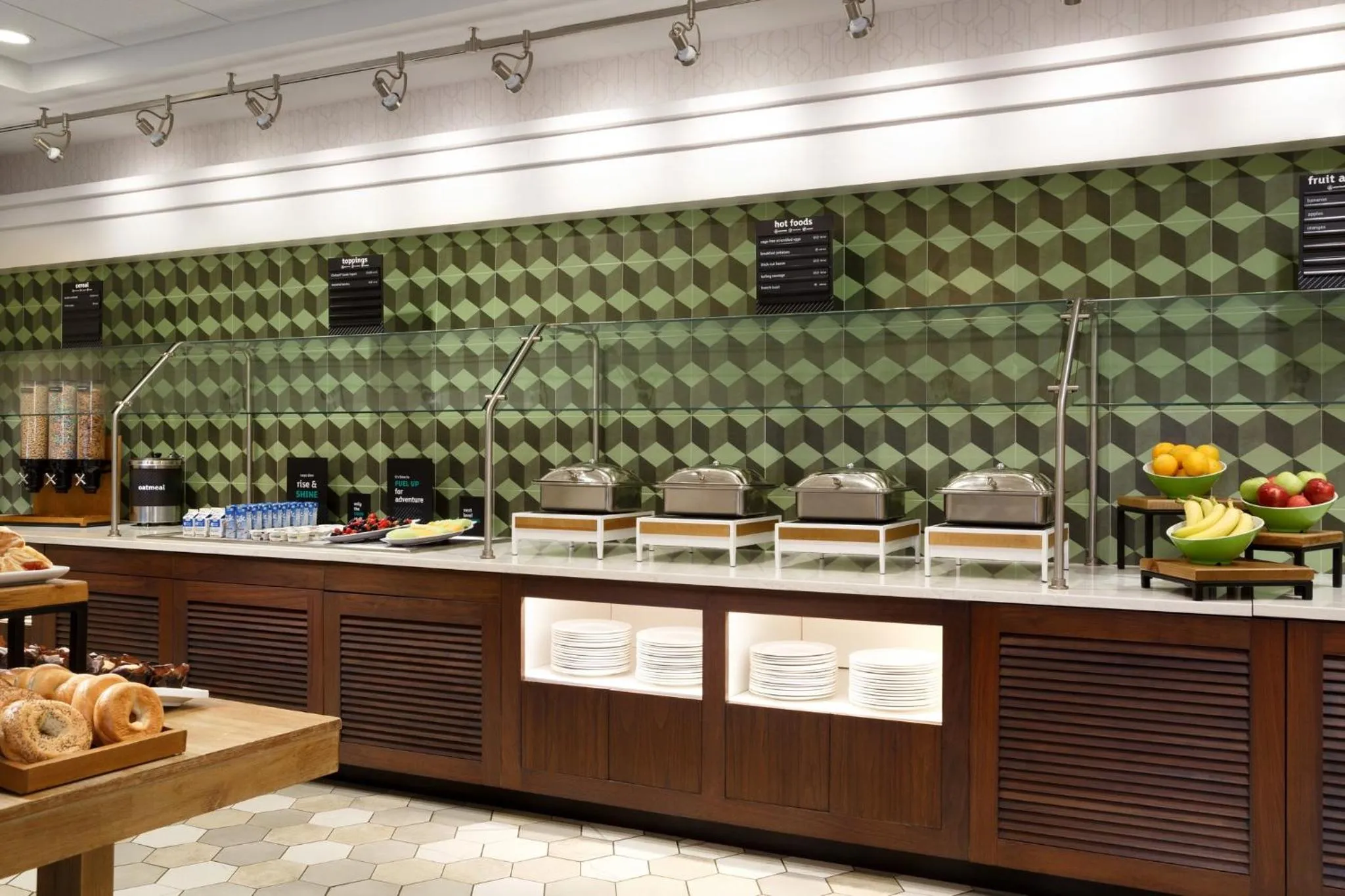 Restaurant/places to eat in Holiday Inn Washington-Dulles International Airport by IHG