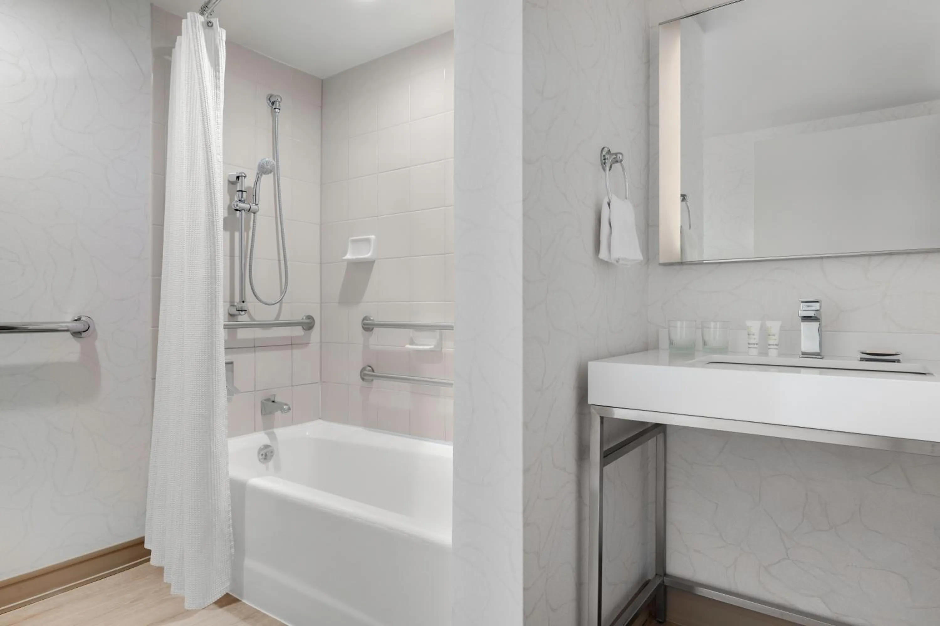 Shower in Boca Raton Marriott at Boca Center