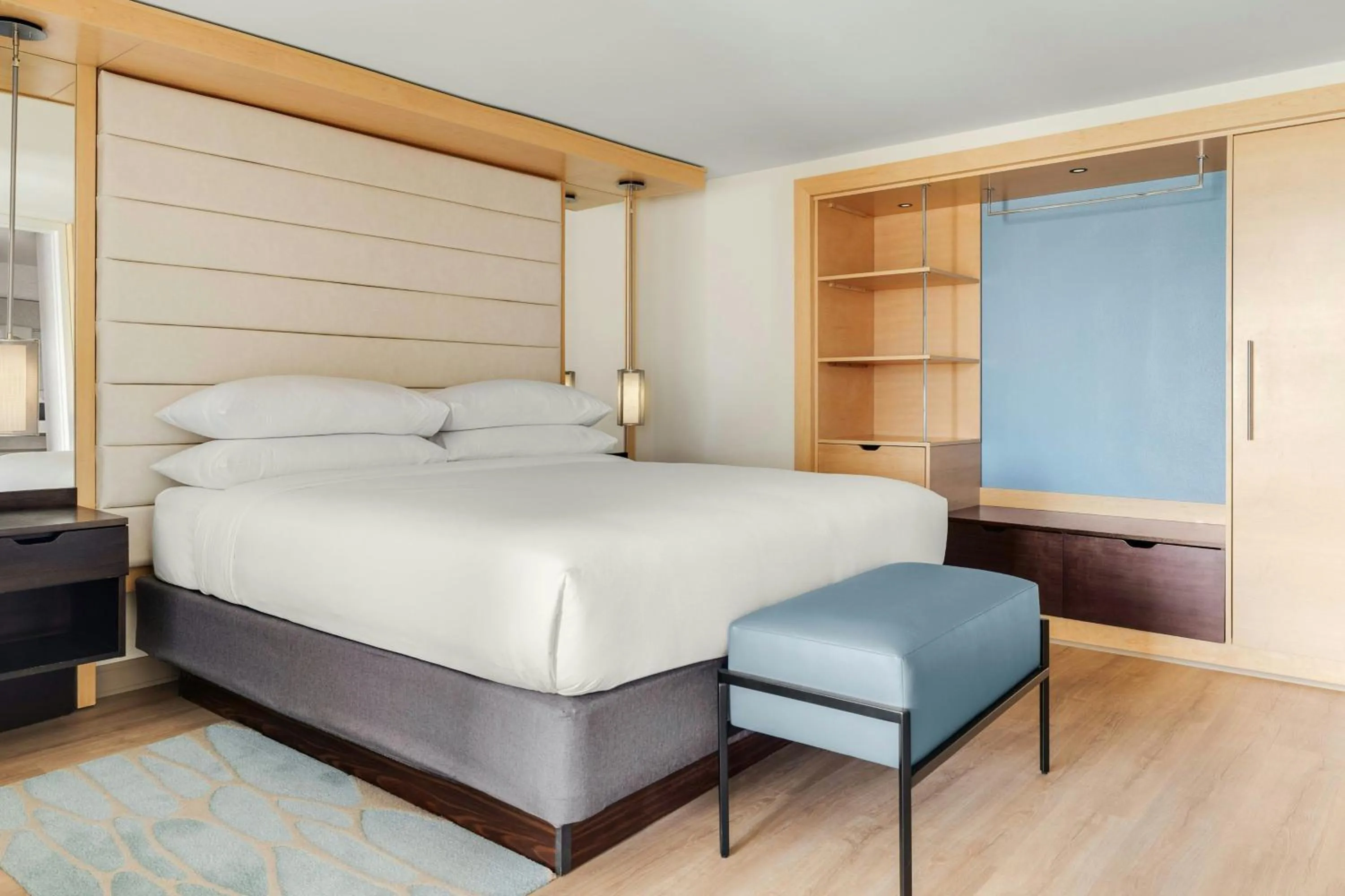 Photo of the whole room, Bed in Boca Raton Marriott at Boca Center