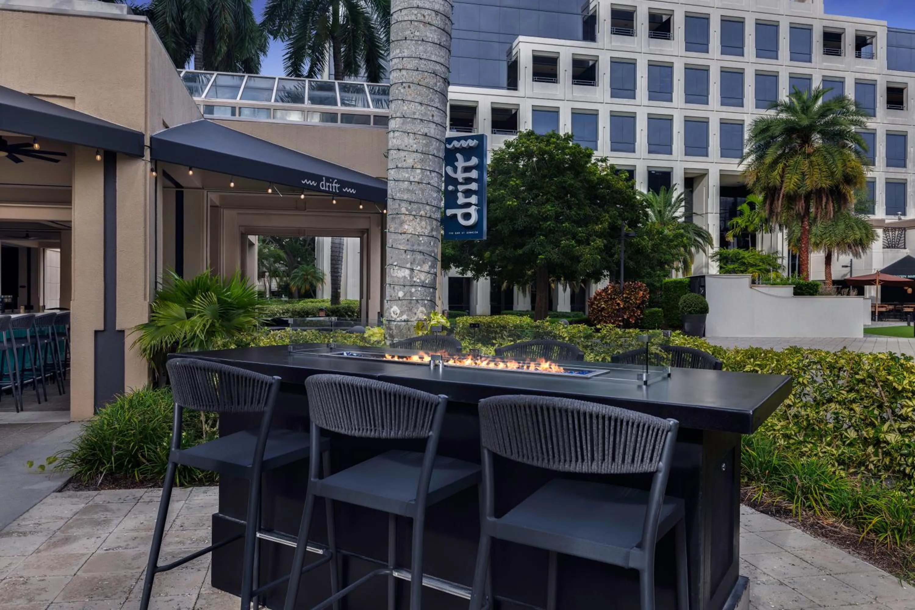 Lounge or bar in Boca Raton Marriott at Boca Center