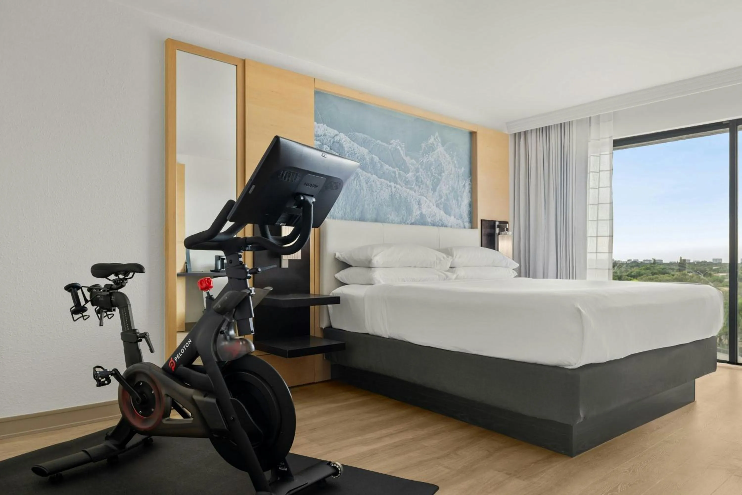 Photo of the whole room, Bed in Boca Raton Marriott at Boca Center