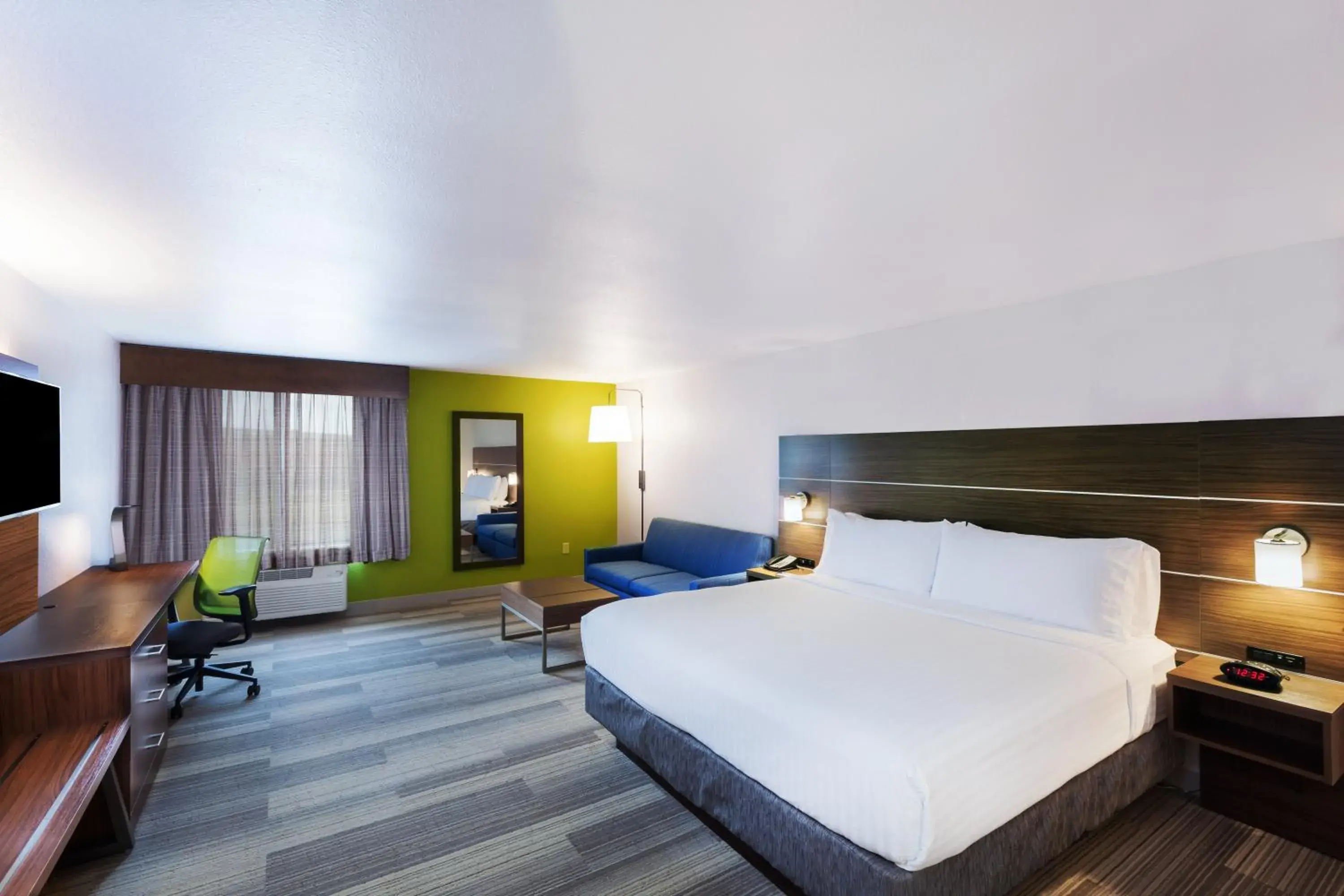 Photo of the whole room, Bed in Holiday Inn Express Hotel & Suites Dallas Lewisville by IHG Photo of the whole room, Bed in Holiday Inn Express Hotel & Suites Dallas Lewisville by IHG