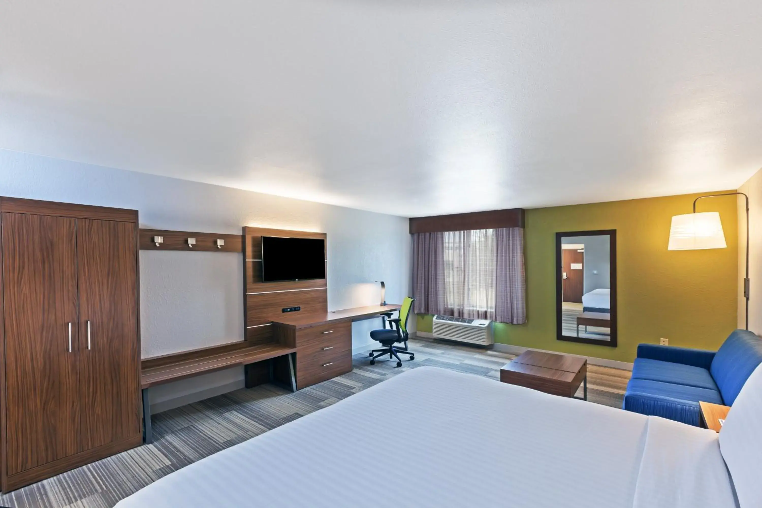 Photo of the whole room, Bed in Holiday Inn Express Hotel & Suites Dallas Lewisville by IHG Photo of the whole room, Bed in Holiday Inn Express Hotel & Suites Dallas Lewisville by IHG