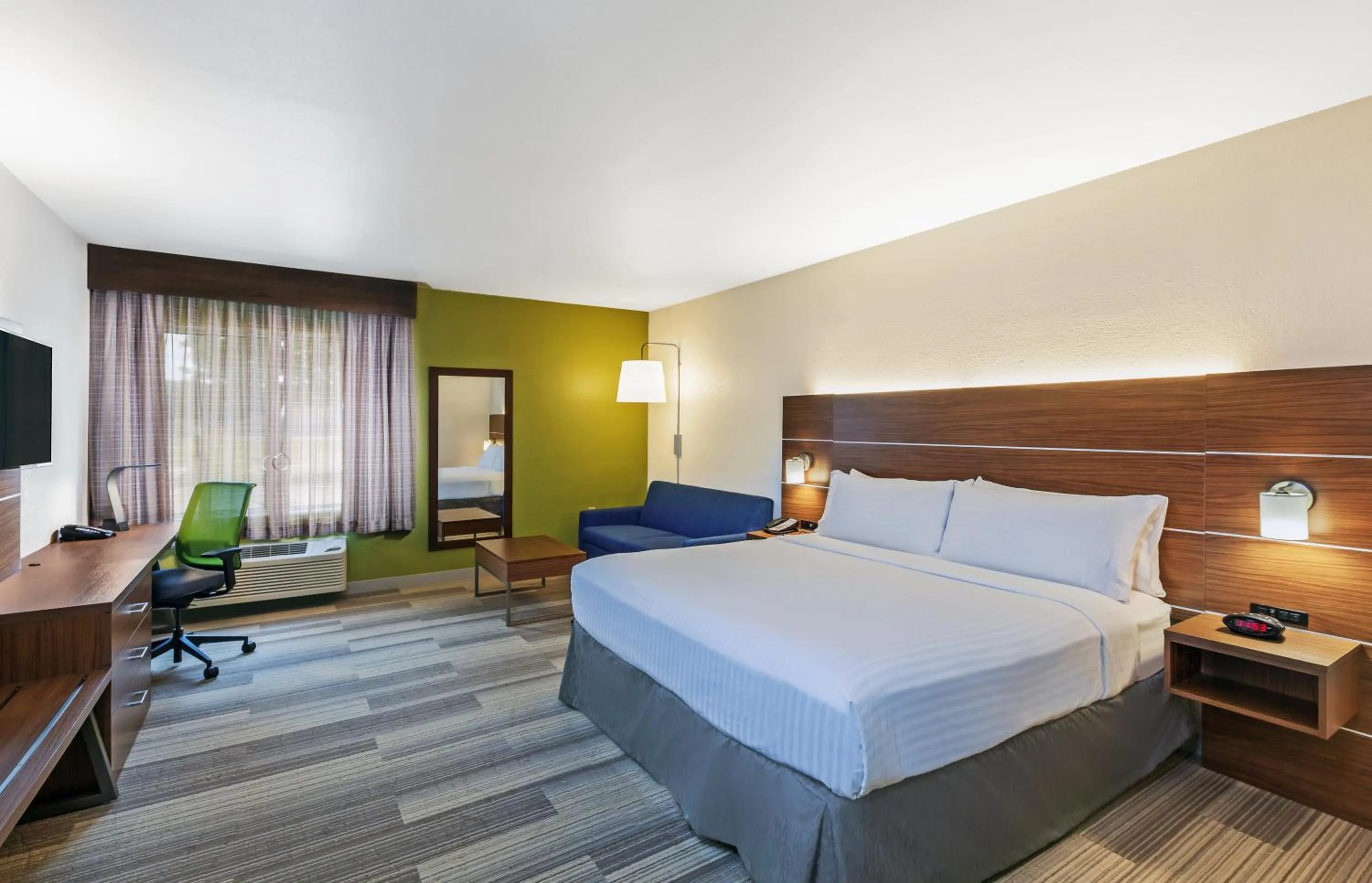 Photo of the whole room, Bed in Holiday Inn Express Hotel & Suites Dallas Lewisville by IHG