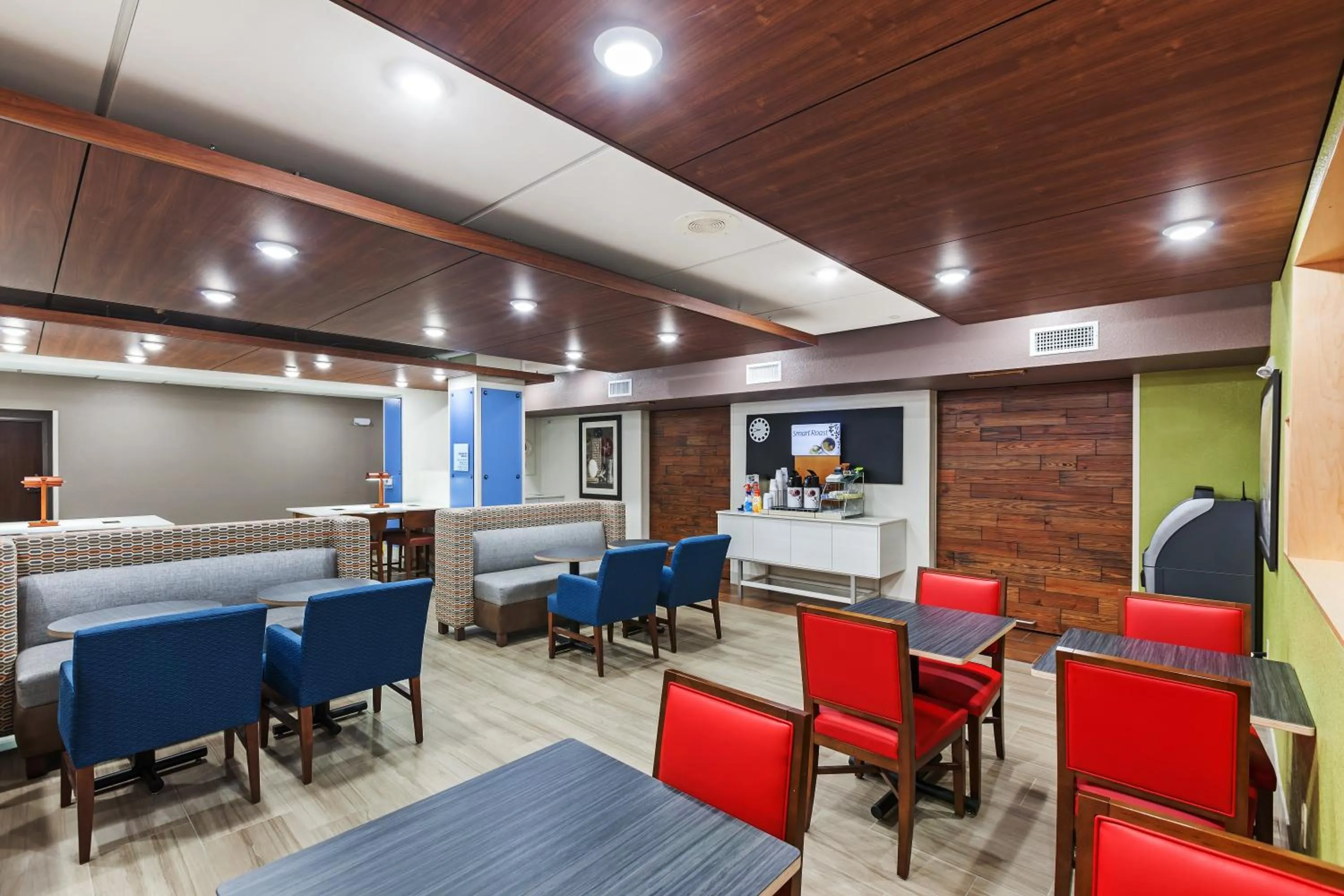 Breakfast in Holiday Inn Express Hotel & Suites Dallas Lewisville by IHG