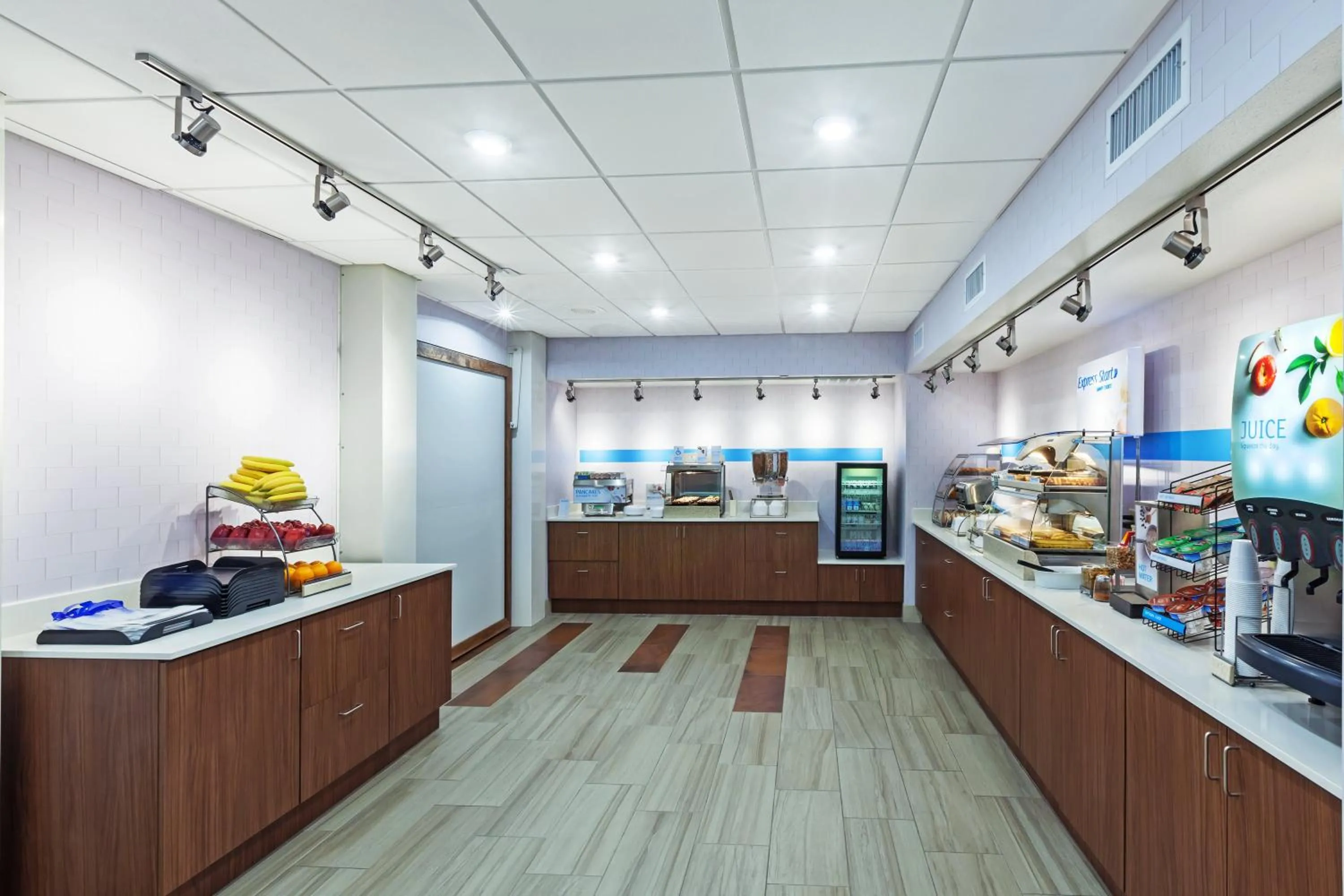 Breakfast in Holiday Inn Express Hotel & Suites Dallas Lewisville by IHG