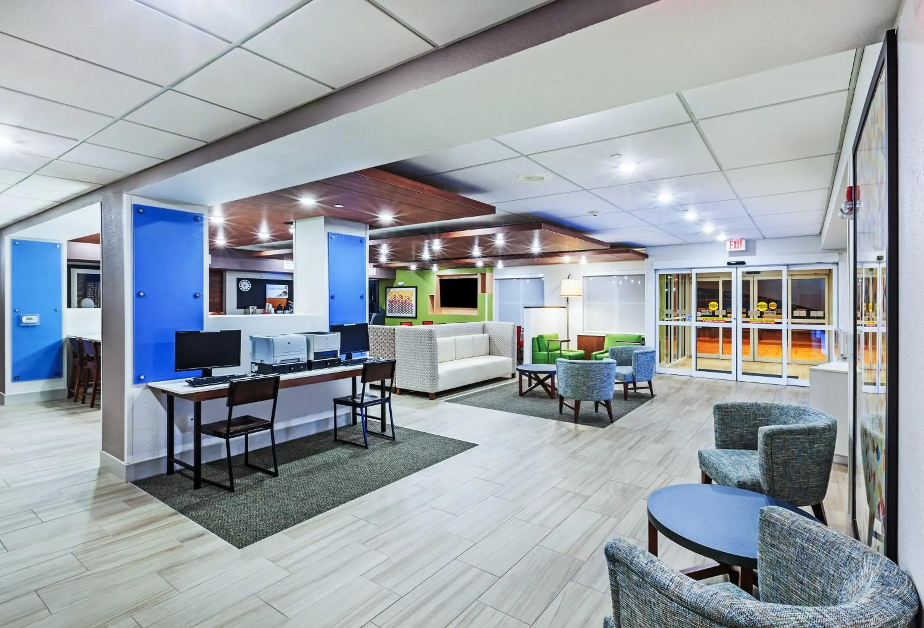 Property building in Holiday Inn Express Hotel & Suites Dallas Lewisville by IHG Property building in Holiday Inn Express Hotel & Suites Dallas Lewisville by IHG