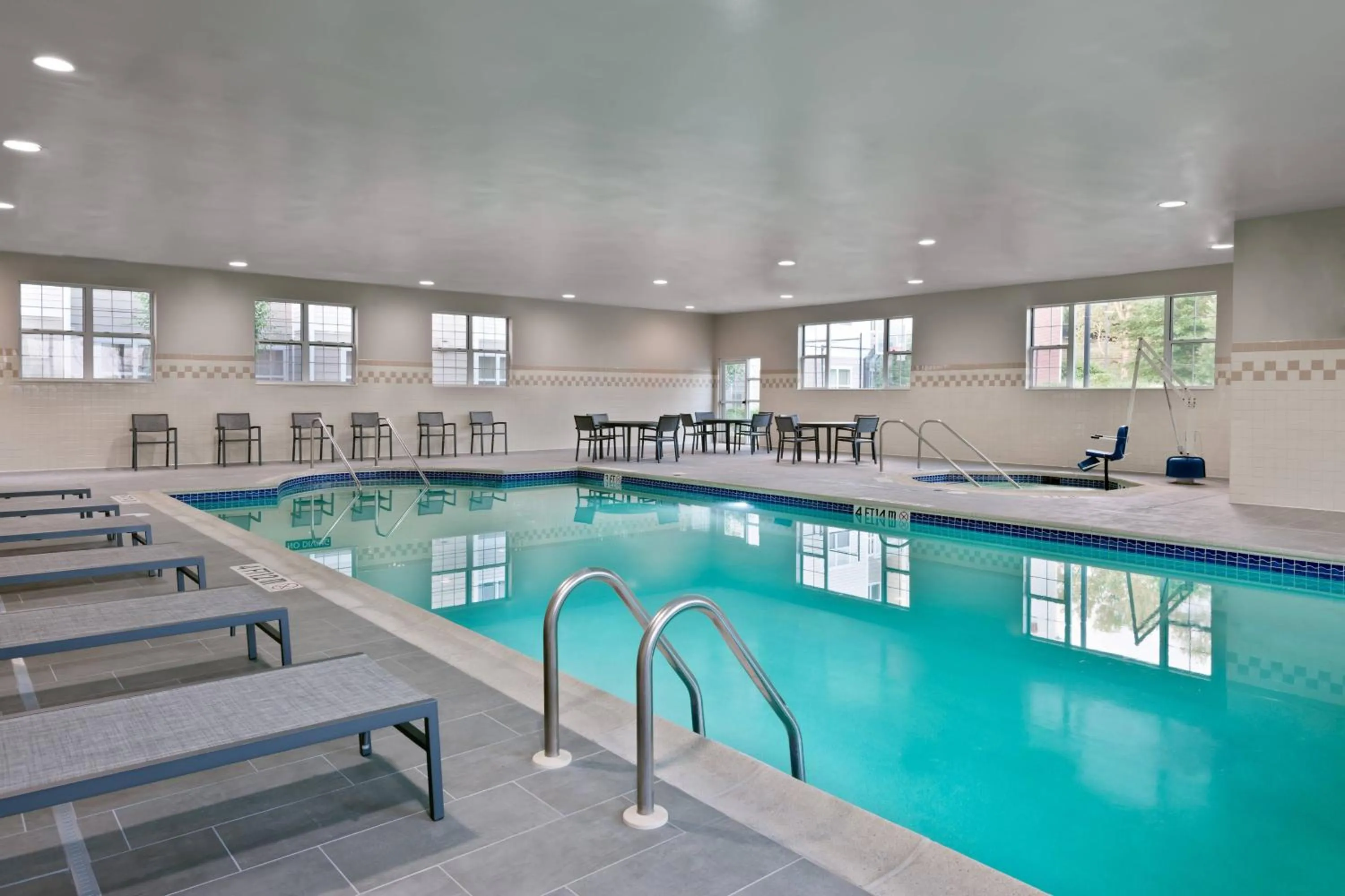 Swimming pool in Residence Inn Wayne
