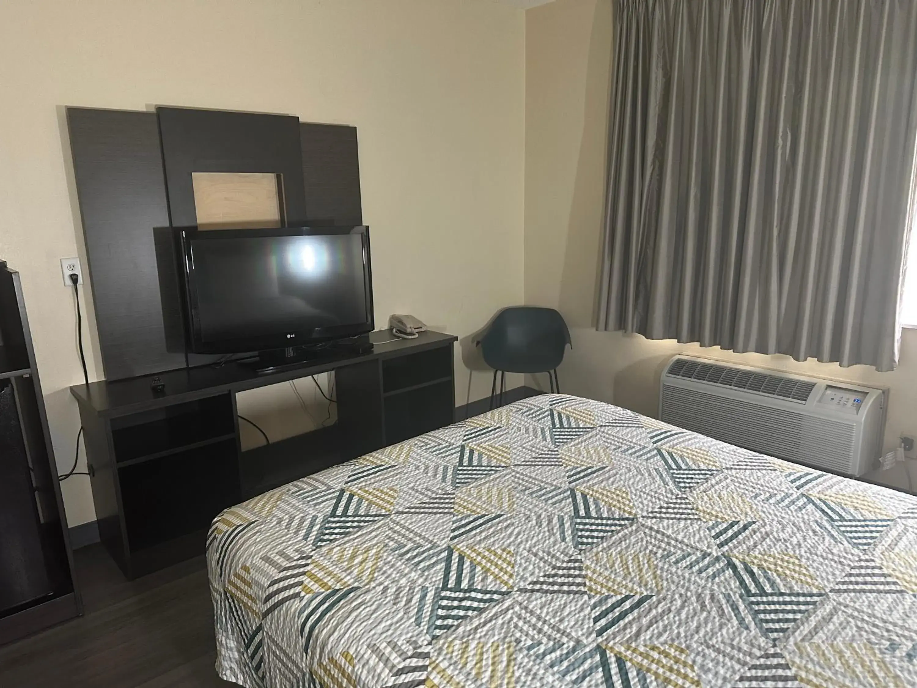 Bed in Motel 6-Anderson, IN Bed in Motel 6-Anderson, IN