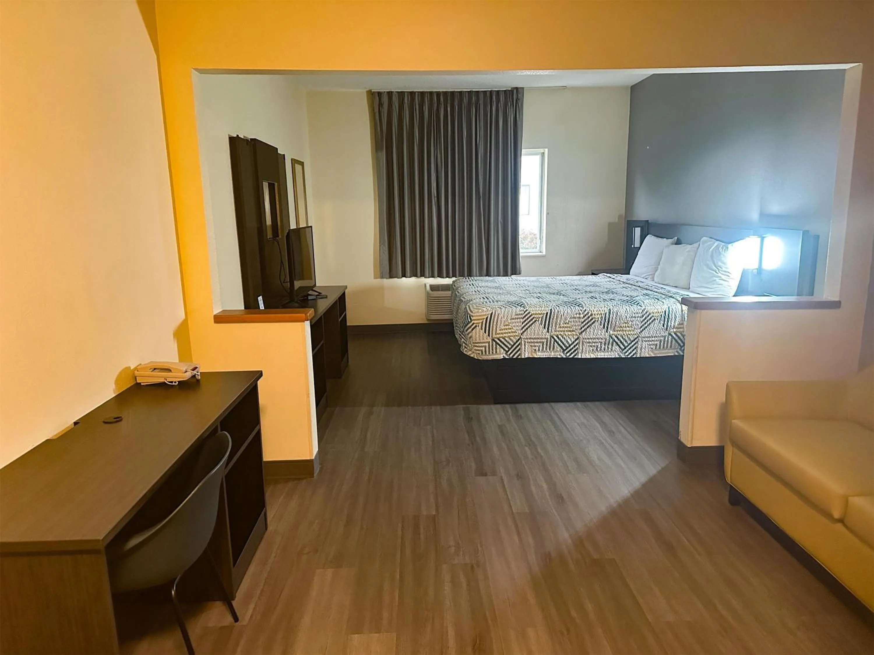 Bedroom, Bed in Motel 6-Anderson, IN