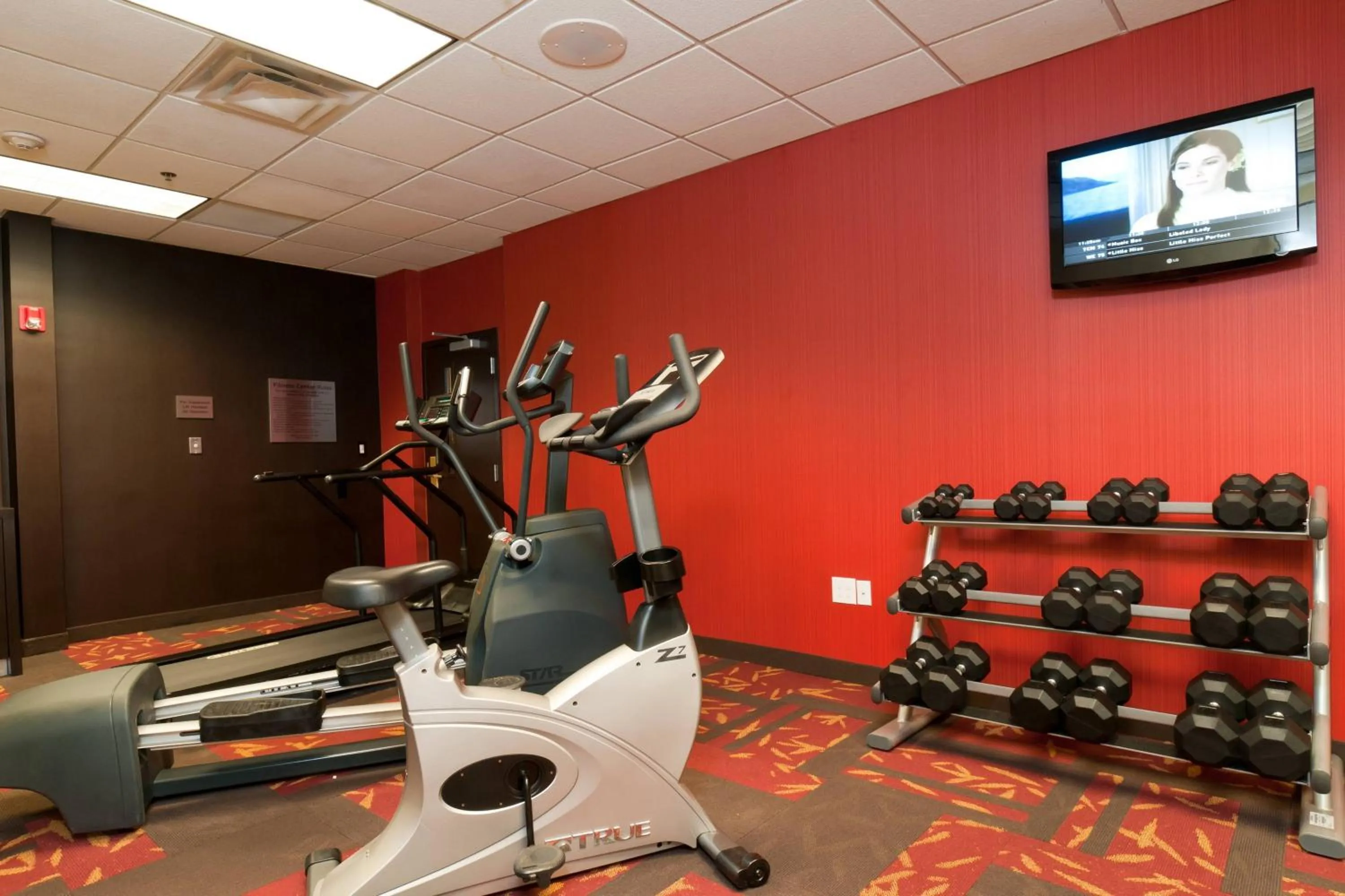Fitness centre/facilities in Courtyard by Marriott Charlotte Lake Norman