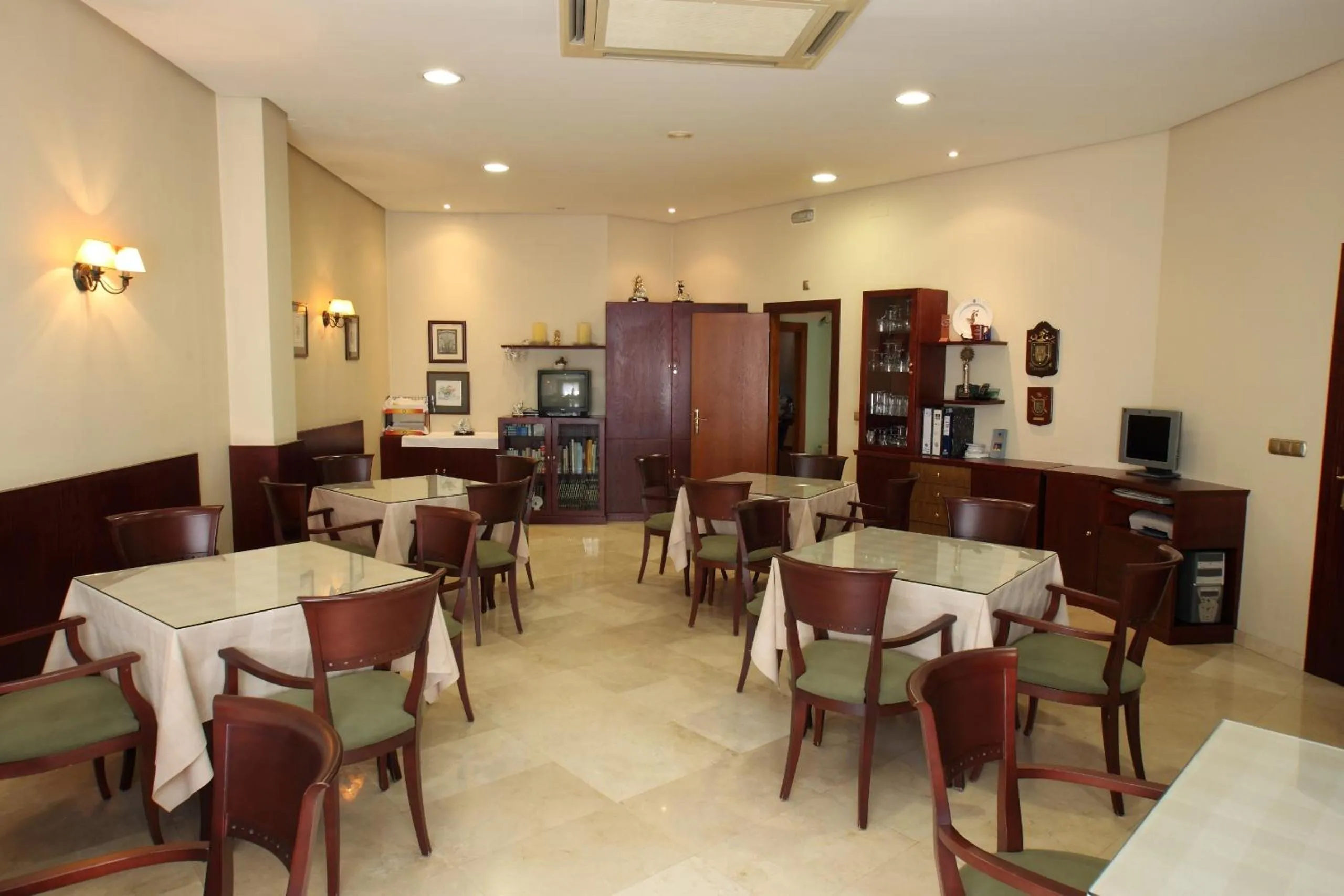 Restaurant/places to eat in Hotel Ramos