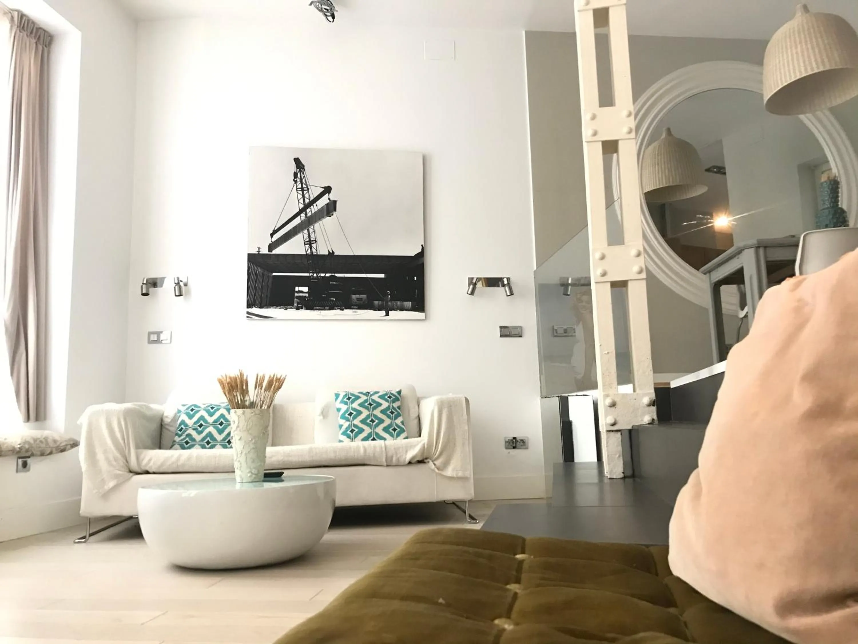 Living room in madrid central gran via Suites